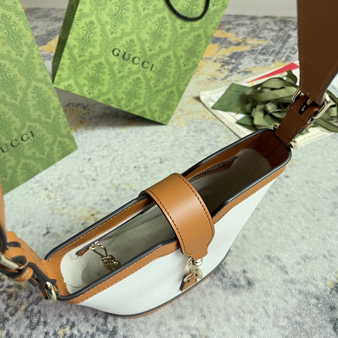 [發]460。  GUCCI新款专柜品质，顶级原单货，实物实拍！款号782908白布棕皮🎈🎈🎈尺寸：宽20.5X高18.5X侧宽12.5，🎉🎉🎉出货啦！