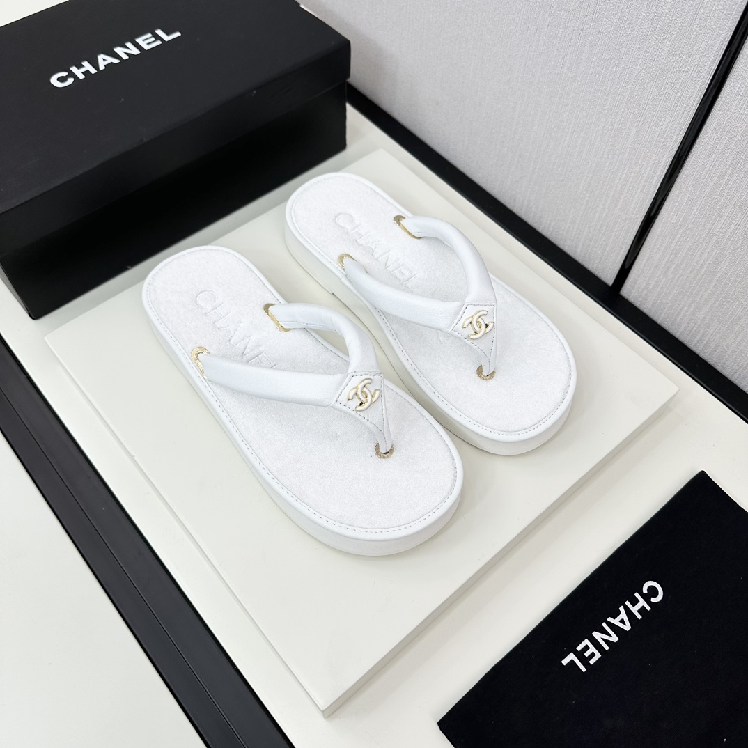 Chanel Scarpe Infradito Sandali Pantofole Pelle di pecora Collezione estiva Spiaggia