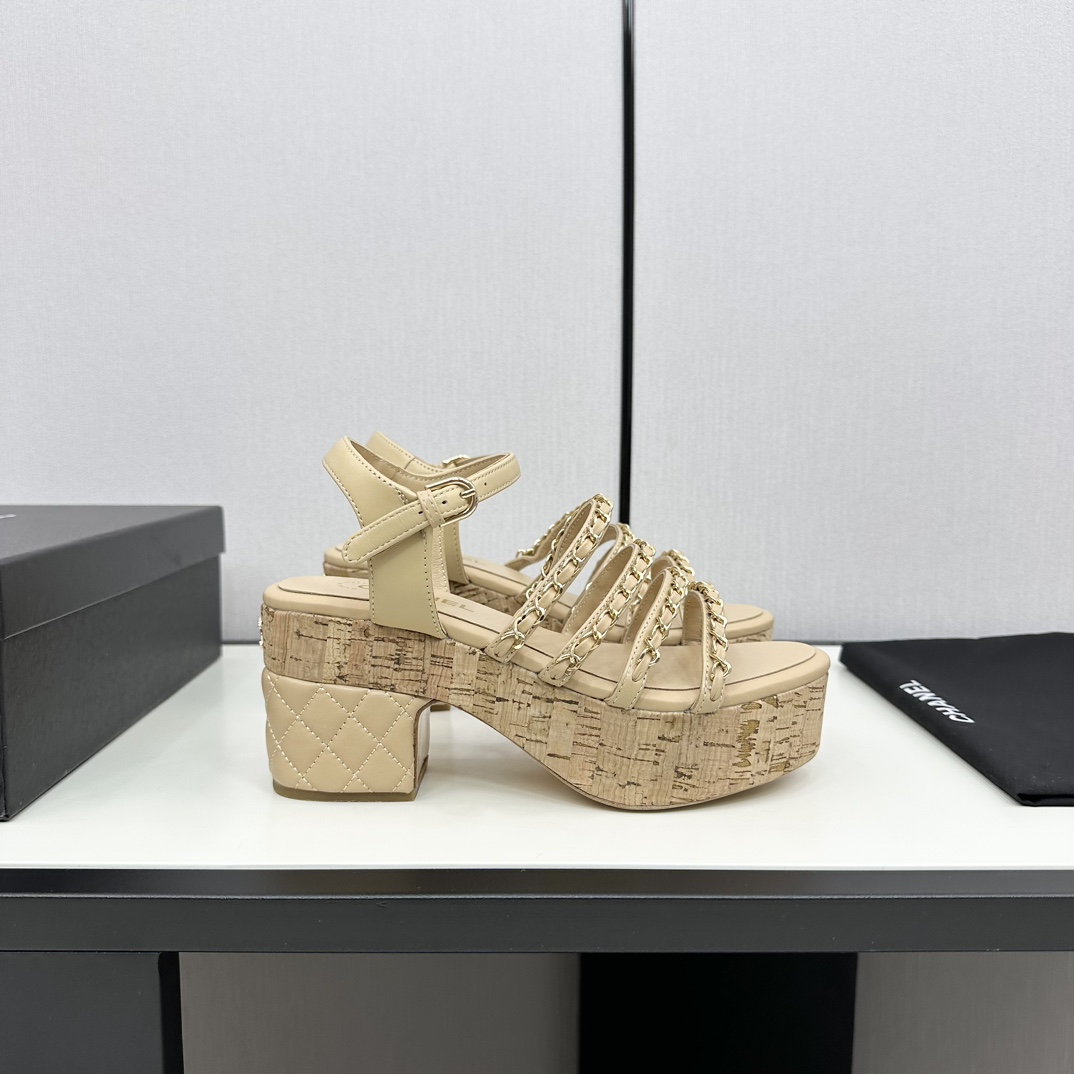 Chanel Schuhe Sandalen Kalbsleder Rindsleder Schaffell Seide Frühling/Sommer Kollektion Fashion Ketten