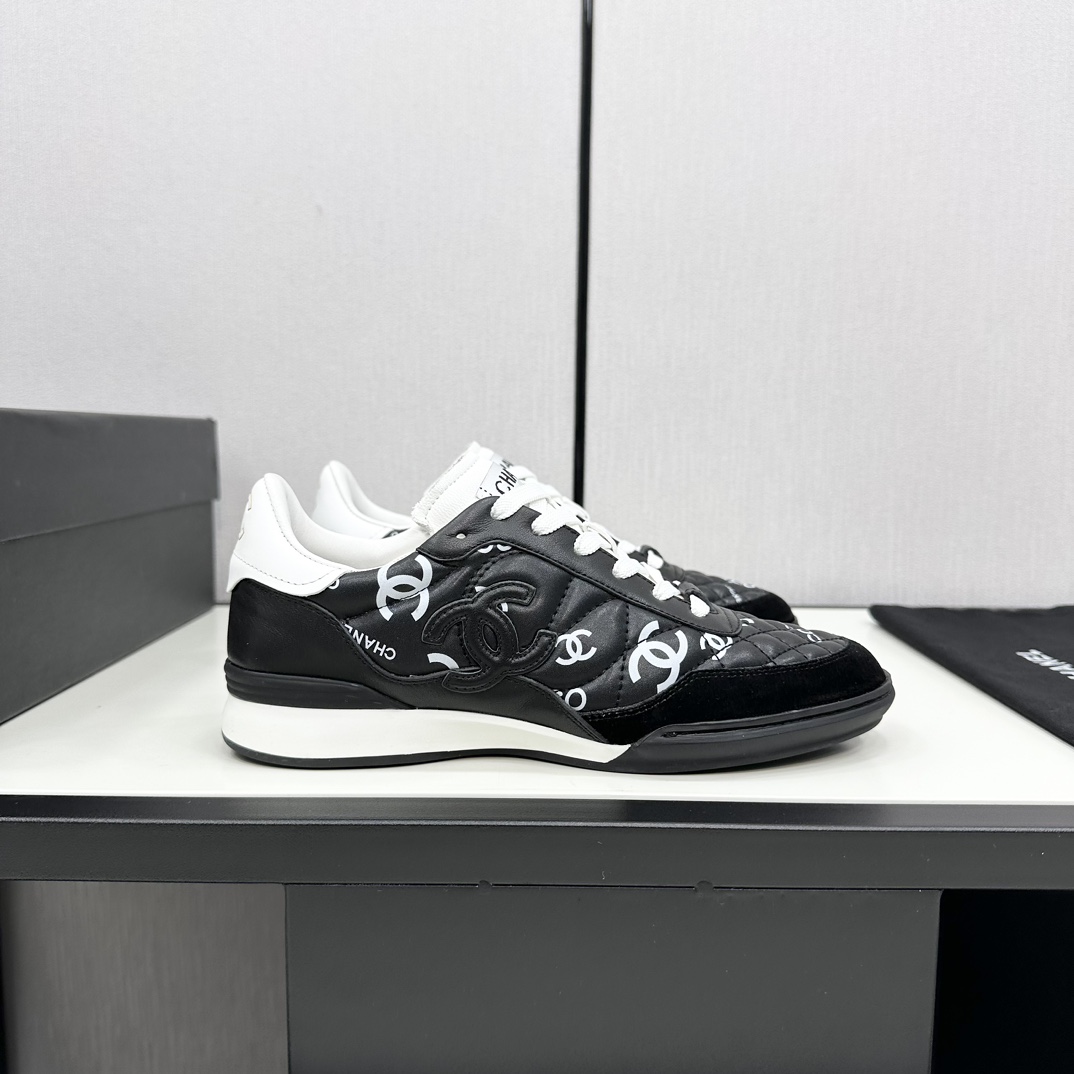 NO:249505,Chanel - top casual sneakers for counters This classic design; the upper has a variety of craftsmanship and electric embroidery styles; the sole is fashionable and sporty; it is an extraordinary variety of color matching elements... The diversified mix and match is very beautiful and versatile, casual, fashionable, sports, and outdoors can be taken into consideration... Go material The upper is made of original imported mercerized velvet   double-layer breathable net The inner part is made of original imported breathable net The sole is based on the original TPU combination sole The counter is made of high-quality packaging for women 35–41, casual shoes/sports shoes, chanel, chanel, sneakers19860909Chanel香奈儿——专柜顶级休闲款运动鞋 这款经典设计；鞋面多种工艺电绣的风格；大底却时尚运动；不平凡的拥入了多种配色元素…… 多元化混搭非常好看百搭,休闲,时尚,运动,户外都能兼顾…… Go 材料 鞋面采用 原版进口丝光绒 双层透气网 内里采用 原版进口透气网 大底根据 原版TPU组合大底 专柜精品包装全套女35–41,休闲鞋/运动鞋,chanel,chanel,sneakers,Women's Shoes