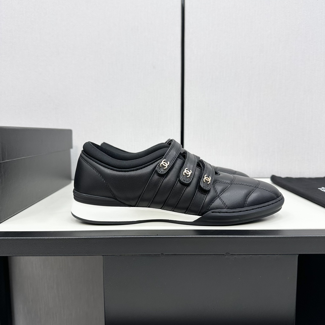 NO:251619,Chane counter top casual sneakers This classic design; the upper is made of electric embroidery style; the sole is fashionable and sporty; it is an extraordinary variety of color matching elements... The diversified mix and match is very beautiful and versatile, casual, fashionable, sports, and outdoors can be taken into consideration... Go material The upper is made of original imported cowhide The inner part is made of original imported breathable net Outsole based on original TPU combination sole The counter is made of high-quality packaging for women 35–41, casual shoes/sports shoes, chanel, sneakers, cowhide19860909Chane专柜顶级休闲款运动鞋 这款经典设计；鞋面多种工艺电绣的风格；大底却时尚运动；不平凡的拥入了多种配色元素…… 多元化混搭非常好看百搭,休闲,时尚,运动,户外都能兼顾…… Go 材料 鞋面采用 原版进口牛皮 内里采用 原版进口透气网 大底根据 原版TPU组合大底 专柜精品包装全套女35–41,休闲鞋/运动鞋,chanel,sneakers,cowhide,Women's Shoes
