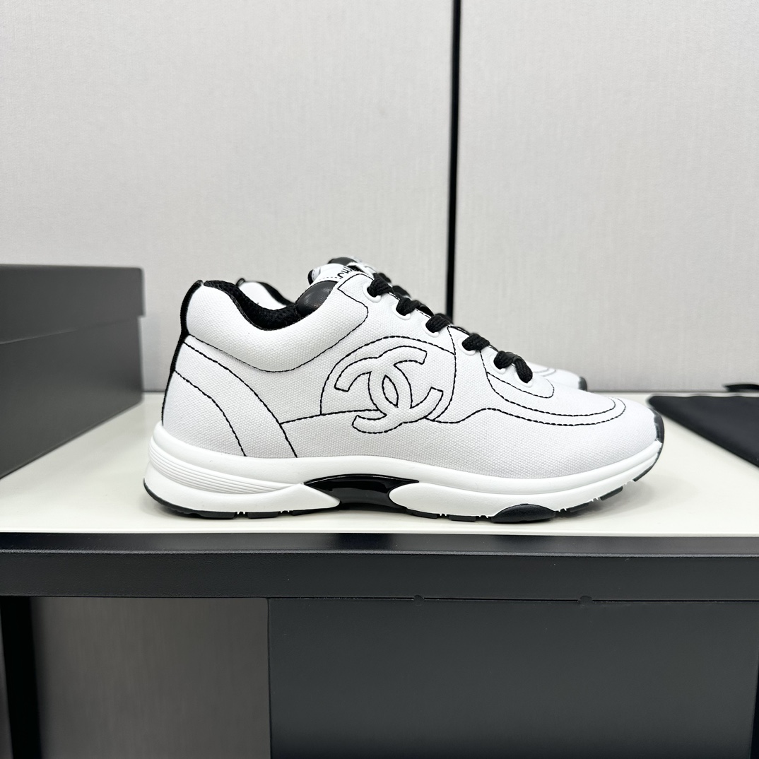 NO:251607,The latest Chanel 24A model, full leather, panda color scheme, white shoes, casual, sports shoes, skateboard shoes, original purchase and development, making goods, Xiaoxiang C home, another super popular counter, the love of internet celebrity bloggers and ladies, various praises from social platforms, popular super high texture and breathable super spring and summer, seeing this issue can always evoke the girl's inner demands for fashion. The latest suede material, classic black and white color scheme, full of fashionable feeling on the feet, easy to manage, exquisite packaging for delivery counter Fabric: original custom imported special material, inner custom net, original mold opening TPU anti-slip sole Size: women's model 35-40 (41/42 customized) has men's model, achieve 46 (45 46 customized)  Cloth-surface, casual shoes/sports shoes, chanel, chanel, chanel, chanel, sneakers, chamois leather19860909顶级Chanel香奈儿24A最新款 全皮 熊猫配色 小白鞋 休闲 运动鞋 滑板鞋 原版购入开发 做货 小香 C家 专柜又一超级大爆款,网红博主小姐姐们的挚爱,社交平台的各种夸赞,人气超高质感透气超级春夏,看到这期总能唤起少女内心对时髦的诉求 最新麂皮材质 经典黑白配色 上脚时髦感十足 容易打理 配送专柜精美包装 面料:原版定制进口特殊材质 内里定制网里 鞋底原版开模TPU防滑大底 Size:女款35-40（41/42订做）有男款,做到46 (45 46定做) 布面皮面,休闲鞋/运动鞋,chanel,chanel,chanel,sneakers,chamois leather,Women's Shoes