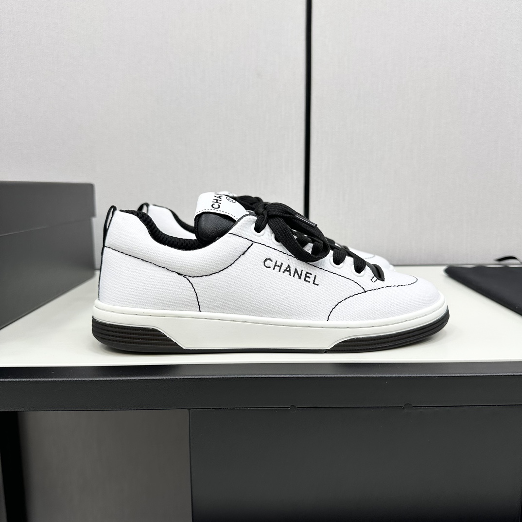 NO:251601,The latest Chanel 24A model, full leather, panda color scheme, white shoes, casual, sports shoes, skateboard shoes, original purchase and development, making goods, Xiaoxiang C home, another super popular model, the love of internet celebrity bloggers and ladies, various praises from social platforms, popular super high texture and breathable super spring and summer, seeing this issue can always evoke the girl's inner demands for fashion. The latest suede material, classic black and white color scheme, full of fashionable feeling on the feet, easy to manage, exquisite packaging for delivery counter Fabric: original custom imported special material, inner custom net, original open mold TPU anti-slip sole Size: women's model 35-40 (customized by 41/42) has men's model, achieve 46 (45  46 customized) cloth leather, casual shoes/sports shoes, chanel, chanel, chanel, chanel, sneakers, chamois leather19860909顶级Chanel香奈儿24A最新款 全皮 熊猫配色 小白鞋 休闲 运动鞋 滑板鞋 原版购入开发 做货 小香 C家 专柜又一超级大爆款,网红博主小姐姐们的挚爱,社交平台的各种夸赞,人气超高质感透气超级春夏,看到这期总能唤起少女内心对时髦的诉求 最新麂皮材质 经典黑白配色 上脚时髦感十足 容易打理 配送专柜精美包装 面料:原版定制进口特殊材质 内里定制网里 鞋底原版开模TPU防滑大底 Size:女款35-40（41/42订做）有男款,做到46 (45 46定做)布皮,休闲鞋/运动鞋,chanel,chanel,chanel,sneakers,chamois leather,Women's Shoes