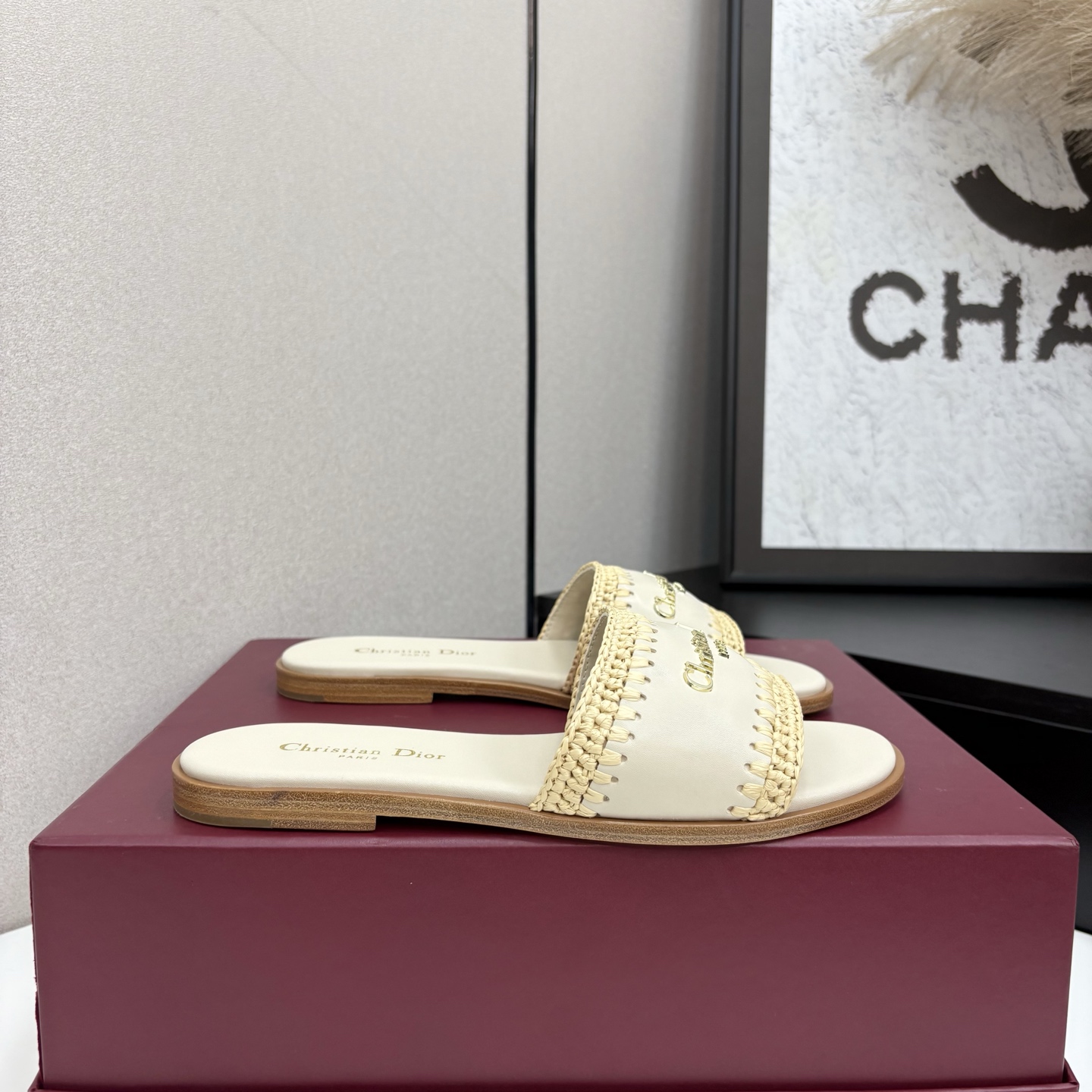 NO:443798,DH2025 DWAY Spring and Summer New Flip-Flops Women's Shoes CD Letter Logo Three-dimensional Hollow Flat-Soled Sandals Market Top Version Material: The upper is the original consistent high-temperature water-soluble cotton electric embroidered sheepskin + water-dyed sheepskin inner lining + Italian genuine leather outsole size34-43 (34.40.41.42. Custom made without return or replacement), slippers, dior, sandals, slippers, sheepskin, Leather soles19860909D家2025 DWAY 春夏新款一字拖女鞋 CD字母logo立体镂空平底凉鞋 市面顶级版本 材质:鞋面原版一致高温水溶棉质电绣羊皮+水染羊皮内里+意大利真皮大底 size34-43（34.40.41.42.定做不退不换）,拖鞋,dior,sandals,slippers,sheepskin,Leather soles,Women's Shoes