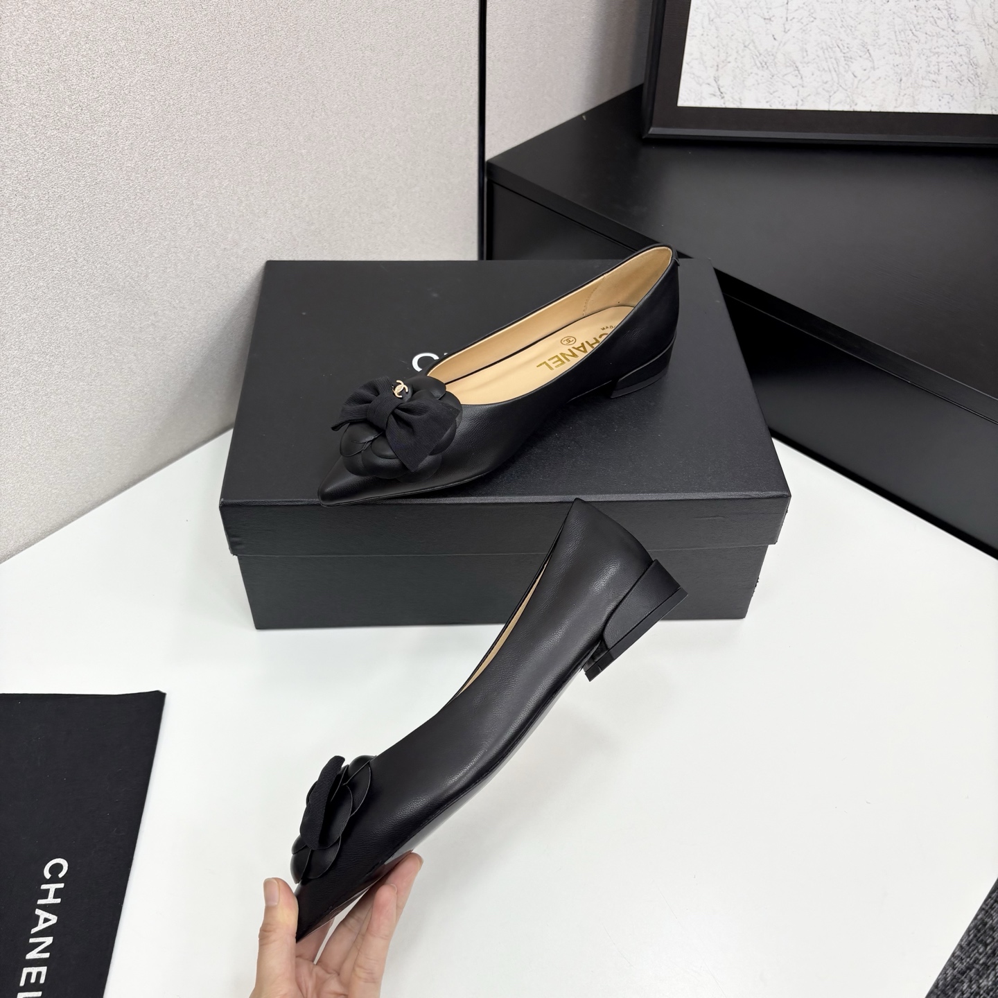 Chanel小香尖头山茶花蝴蝶结平底単鞋・軽やかで上品なデザイン