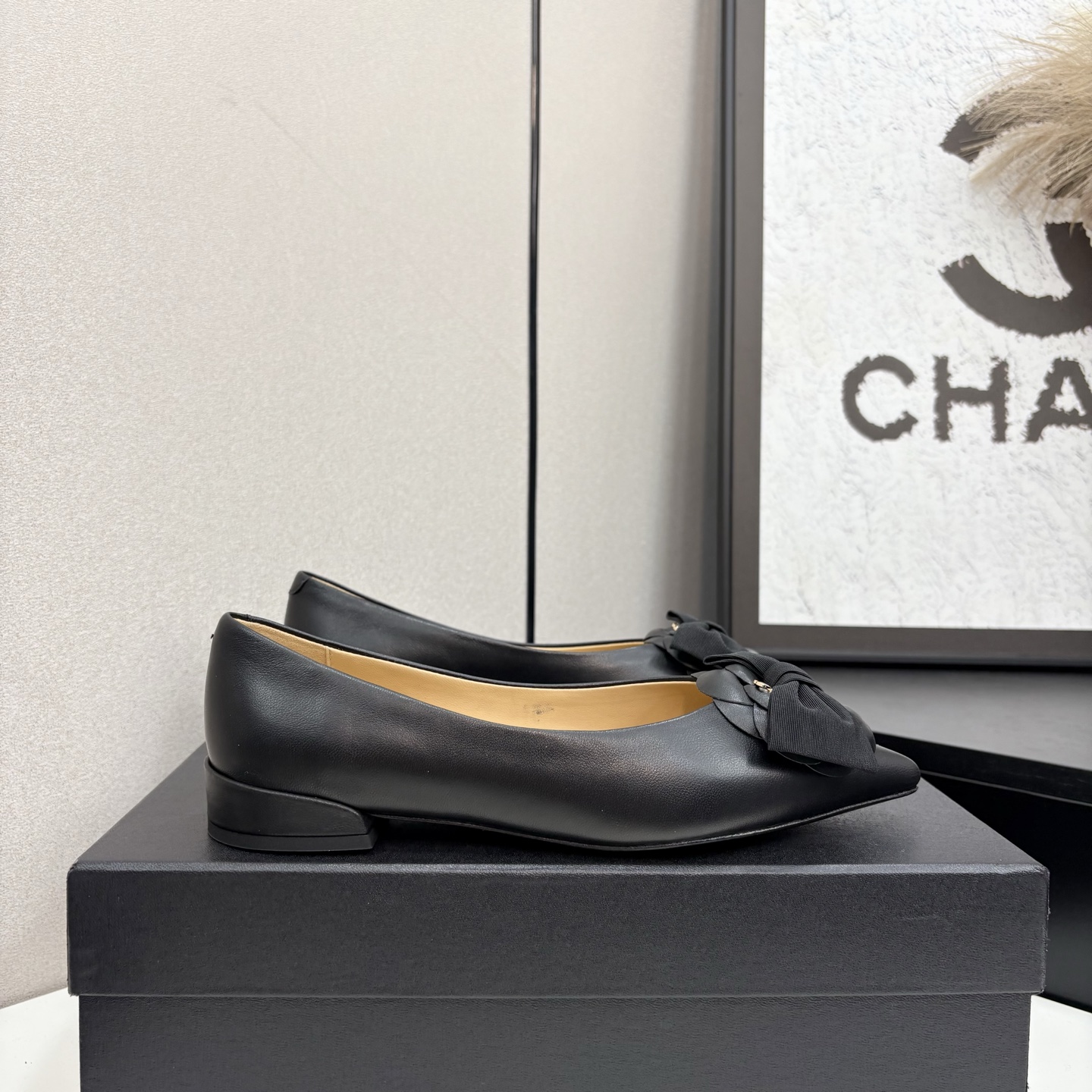 Chanel小香尖头山茶花蝴蝶结平底単鞋・軽やかで上品なデザイン