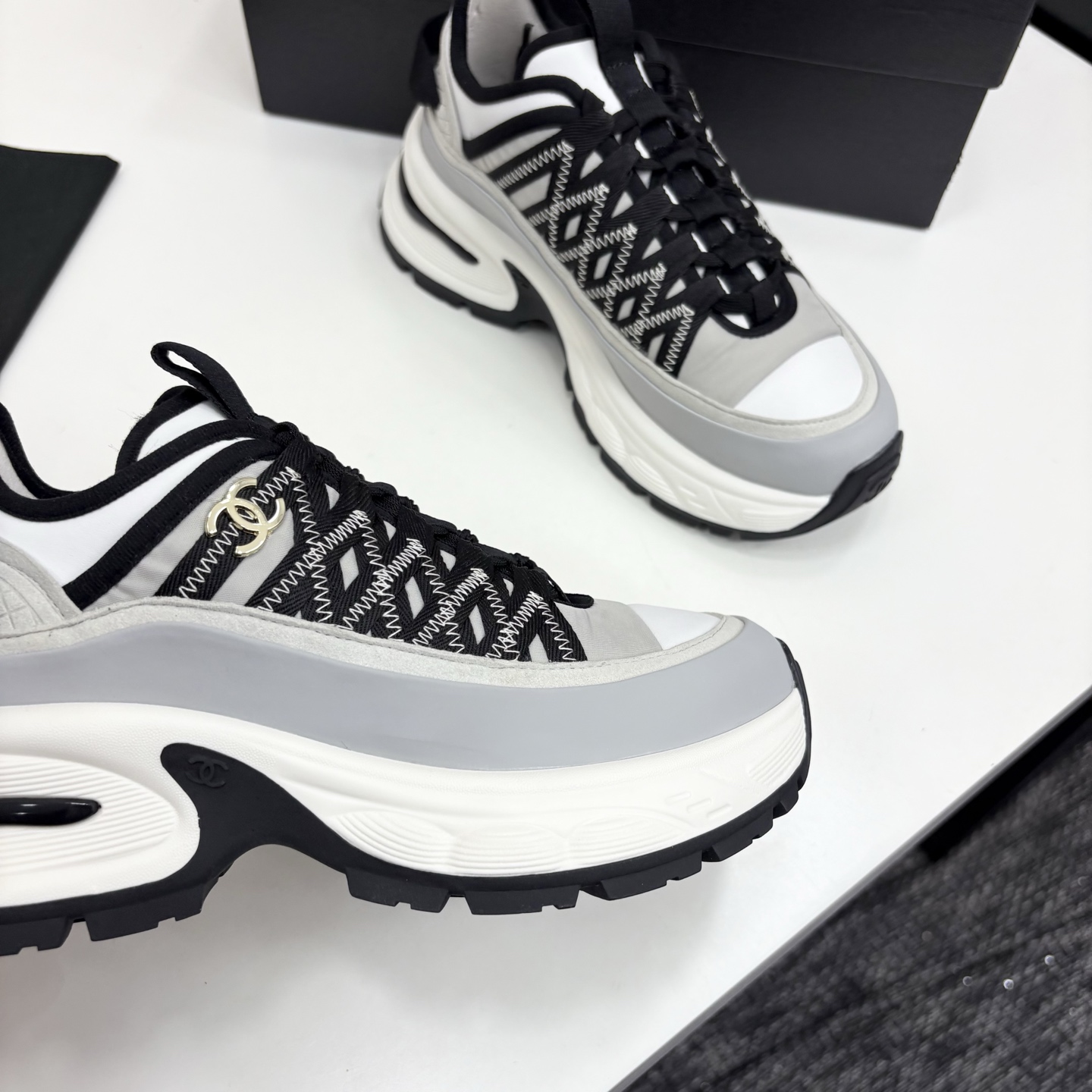 Chanel香奈儿熊猫鞋！多機能デザインのスポーツスニーカー