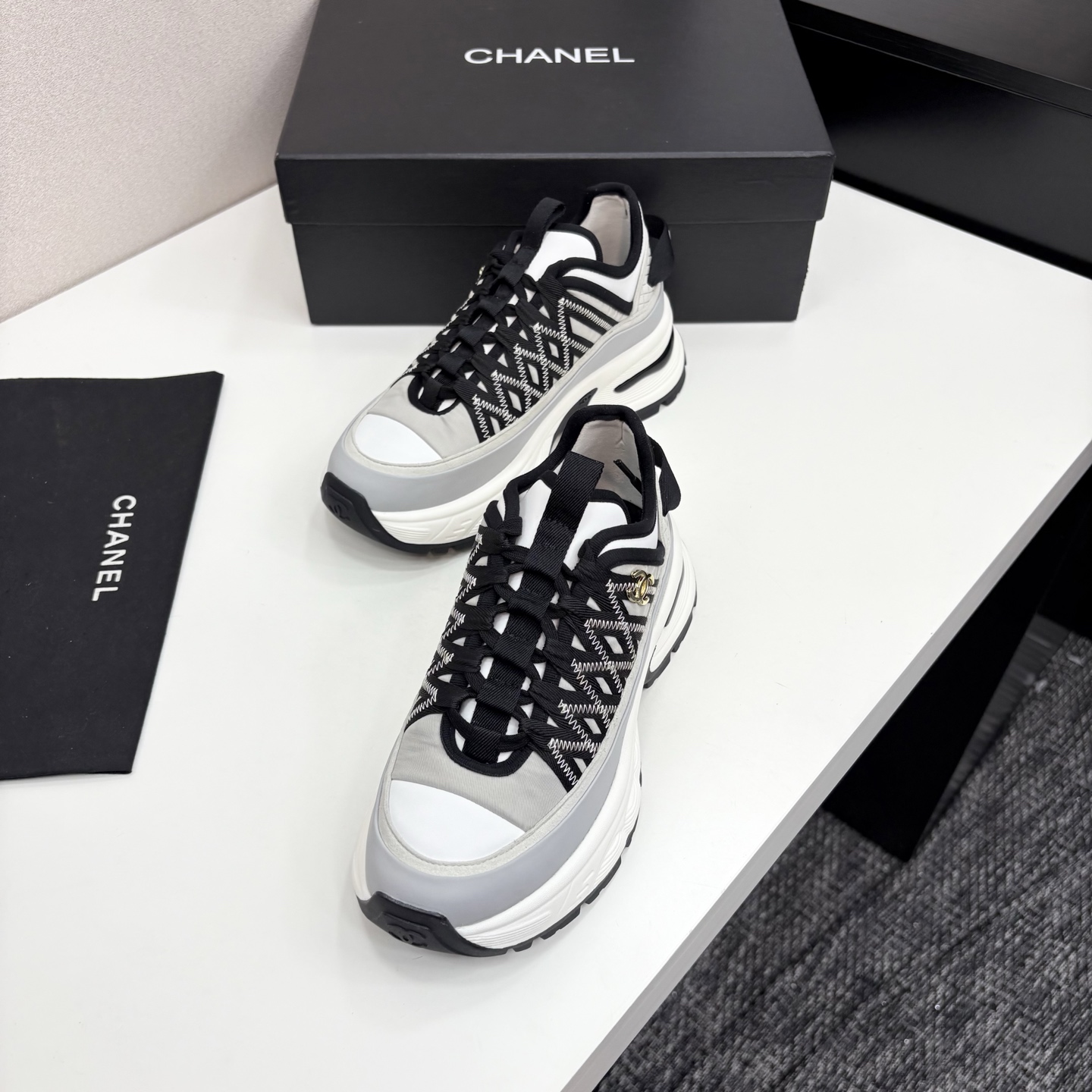 Chanel香奈儿熊猫鞋！多機能デザインのスポーツスニーカー