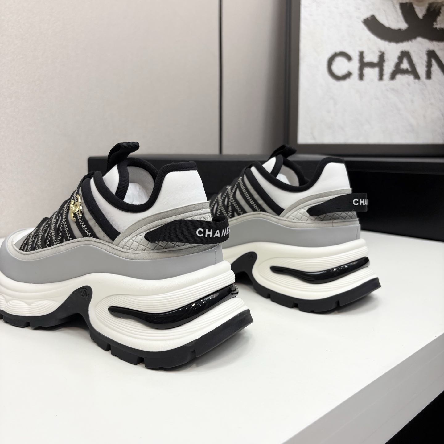 Chanel香奈儿熊猫鞋！多機能デザインのスポーツスニーカー