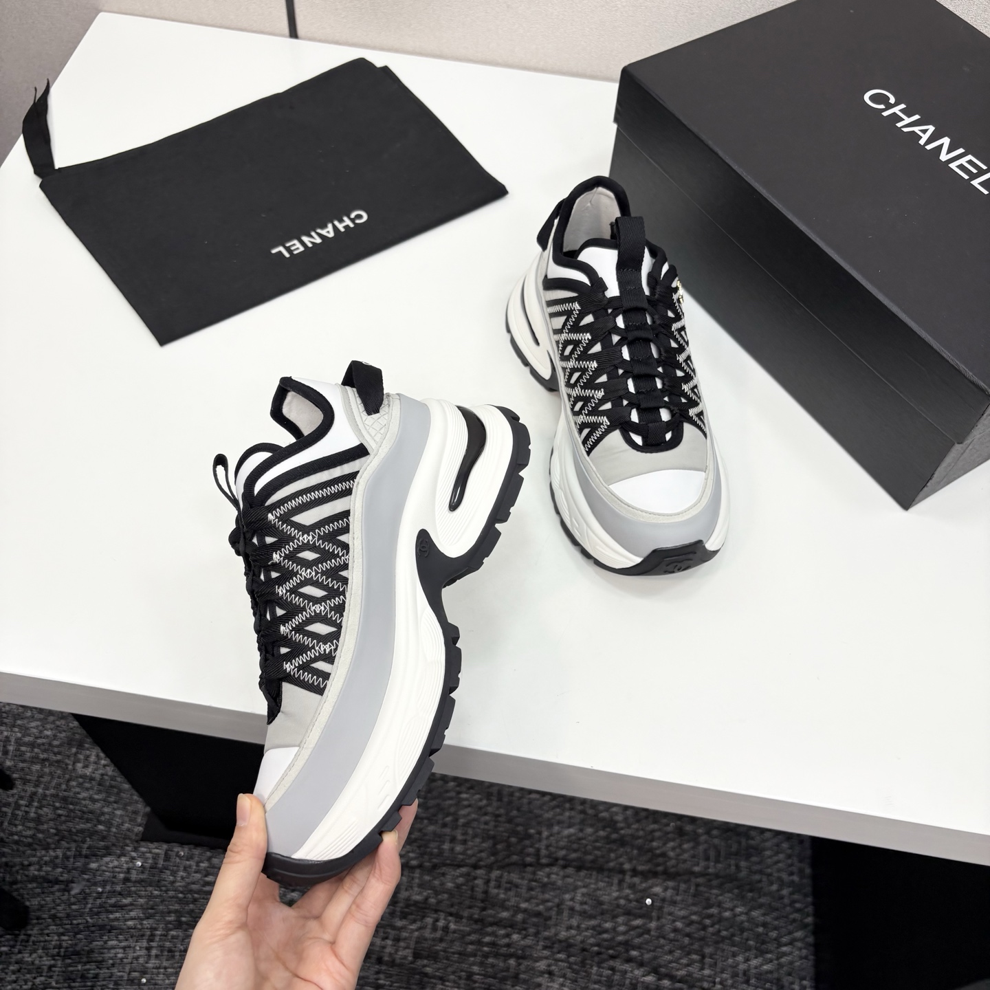 Chanel香奈儿熊猫鞋！多機能デザインのスポーツスニーカー