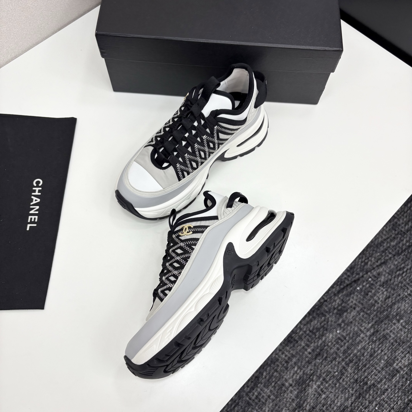 Chanel香奈儿熊猫鞋！多機能デザインのスポーツスニーカー