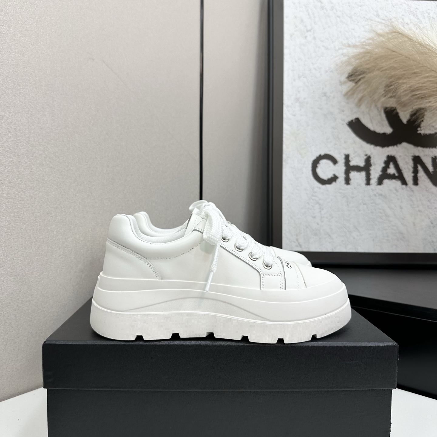 NO:615651,CHANEL Chanel 25s thick-soled white shoes, casual sneakers, the same style as those of Internet celebrities, perfectly blend fashion and comfort. The upper is simple and elegant, and the thick-soled design elongates the leg line. Whether it is paired with a skirt or trousers, it can easily enhance the sense of fashion. It is a trendy item that fashionistas cannot miss. The fabric is full-grain cowhide, the lining is imported sheepskin, and the outsole is original.  Size35-40 (40 sizes are non-refundable), casual shoes/sports shoes, chanel, chanel, sneakers, skirts, cowhide, sheepskin19860909CHANEL香奈儿25s厚底小白鞋,休闲鞋板鞋,网红明星同款 ,将时尚与舒适完美融合.鞋面简约大气,厚底设计拉长腿部线条,无论是搭配裙装还是裤装,都能轻松提升时尚感,是时尚达人不容错过的潮流单品 面料全粒面牛皮 内里垫脚进口羊皮里 大底原版大底  Size35-40(40码不退换),休闲鞋/运动鞋,chanel,chanel,sneakers,skirts,cowhide,sheepskin,Women's Shoes