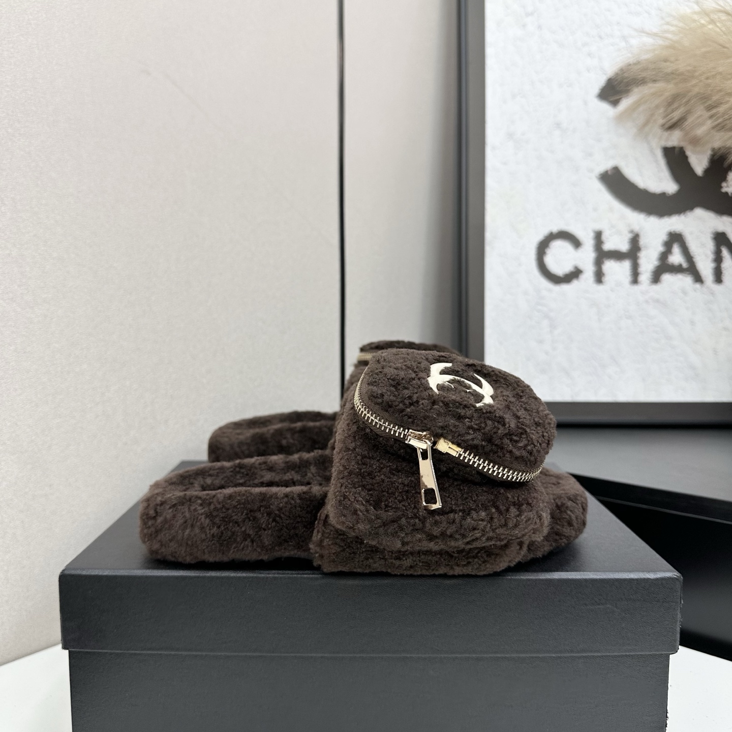 NO:615653,2025CHANEL** official website and Xiaohongshu synchronize the latest color matching Xiaoxiangjia’s popular models are hotly launched, with upgraded workmanship and high quality!   The latest fashionable fur slippers, super versatile and warm soles for the feet, the heroines' favorite [Fireworks] [Fireworks] rubber outsole 5 sizes 35-41, [Note 40+41 custom-made], fur shoes and slippers, chanel, chanel, slippers198609092025CHANEL**官网、小红书同步最新配色小香家爆款火热上线,做工升级版,高品质！  时尚潮流最新款毛毛拖,上脚超百搭暖底,女主们的最爱[烟花][烟花] 橡胶大底 5码数35-41码,【注40+41订做】,毛毛鞋拖鞋,chanel,chanel,slippers,Women's Shoes