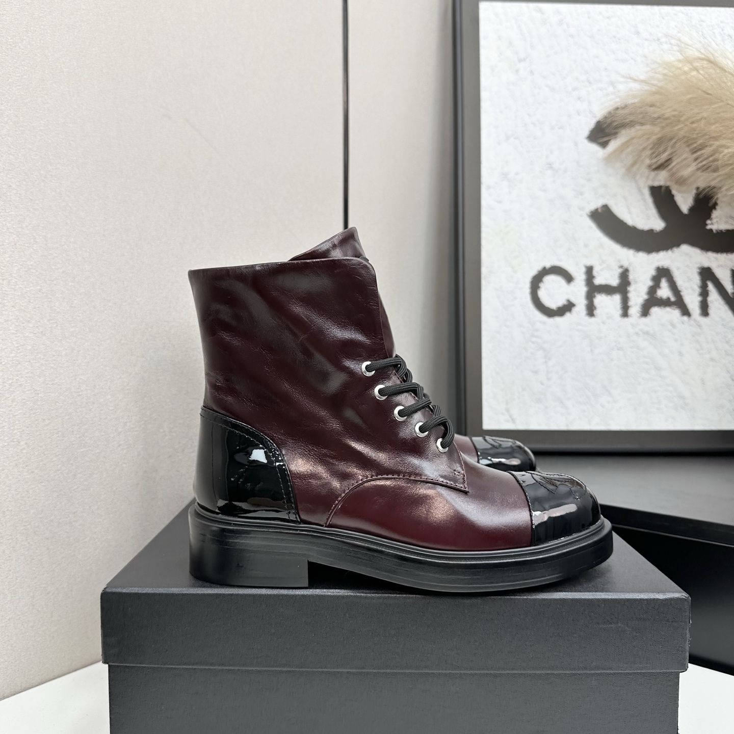 NO:470119,CHANEL Xiaoxiang 2025 Chanel autumn and winter sheepskin short boots lace-up lace-up Martin boots. The style is also the basic version of Xiangjia Martin boots, neat and handsome. The upper is made of oil-skinned cowhide, which is super soft and skin-soft, quite broad and full, and handsome!  The inside is soft and water-dyed lambskin!  Original leather sole Exclusive Top quality 35-39. 40 custom made, boots, chanel, chanel, chanel, boots, cowhide, sheepskin, Leather soles19860909CHANEL小香2025香奈儿秋冬羊皮短靴系带系带马丁靴新品 版型也香家马丁靴基础版型,利落帅气 鞋面用了油皮牛皮,超级柔软的贴肤感,挺阔饱满,帅气拿捏！ 内里柔软水染小羊皮！ 鞋底原版真皮大底 独家 顶级精品35-39. 40定做,靴子,chanel,chanel,chanel,boots,cowhide,sheepskin,Leather soles,Women's Shoes