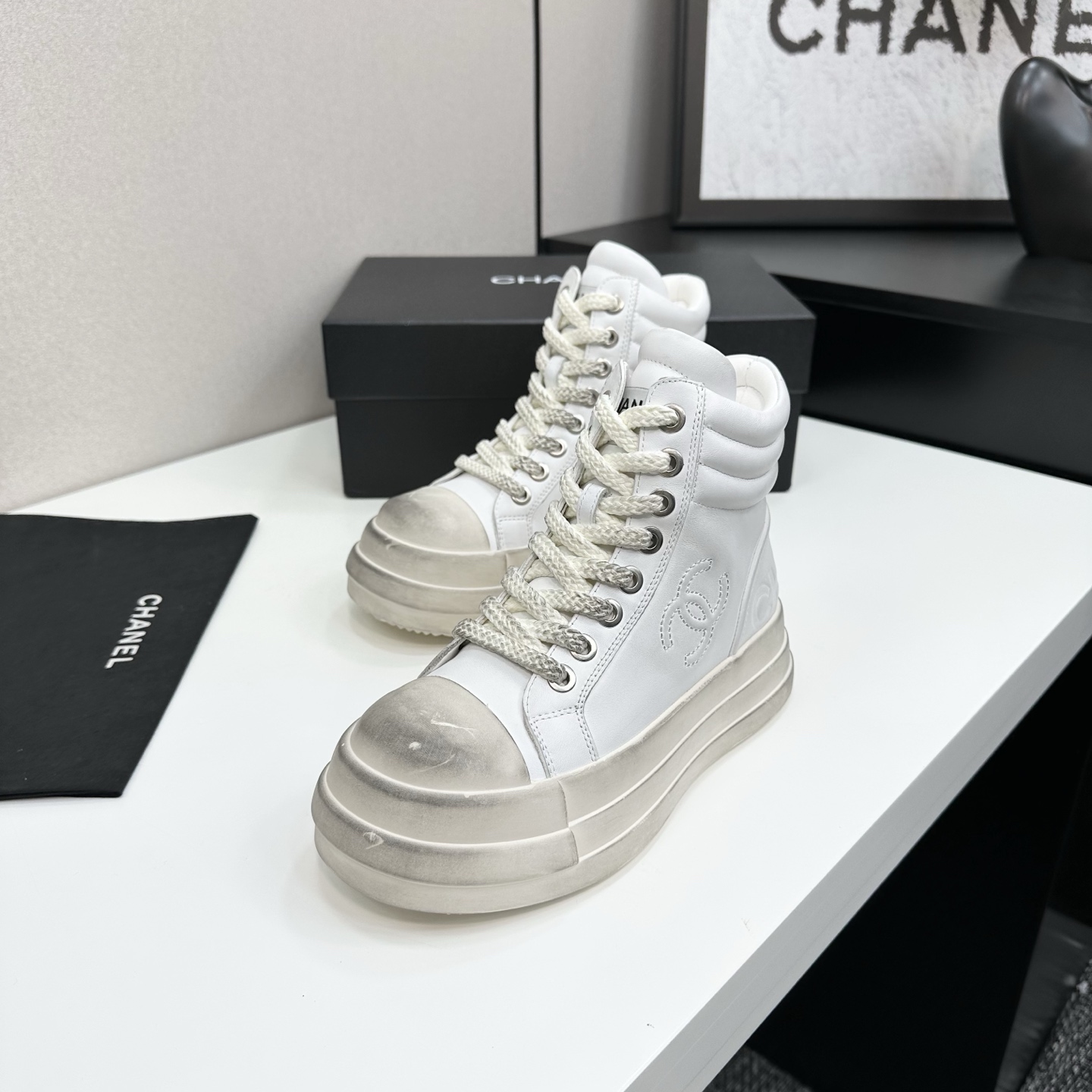 Bottes Chanel Automne-Hiver Must-Have | Élégance et Tendance
