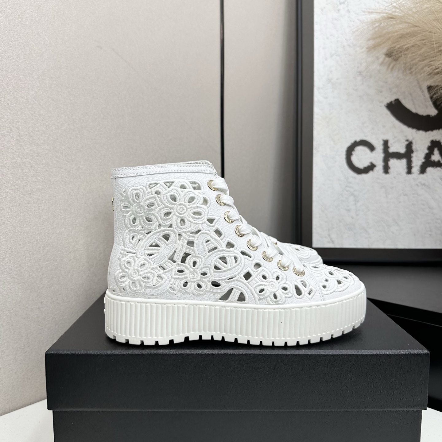 Chanel White Leather Floral Embroidered High-Top Sneakers 2 i1758318515151 6125 0 0