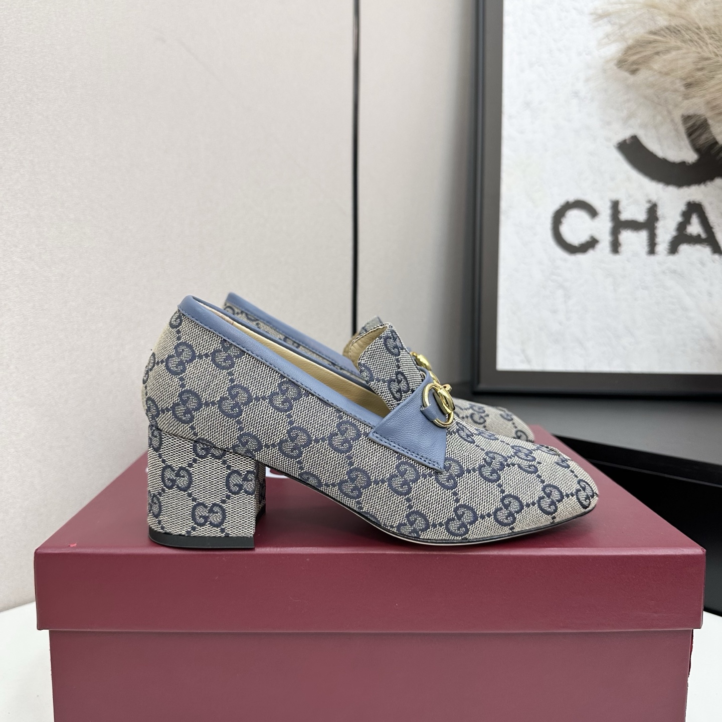 NO:558878,2025 new autumn GUCCI Gucci shallow-top single shoes, horsebit loafers, clever use of round toe and other design fashion style. Fabric cow patent leather/sheepskin lining, foot pads sheepskin. Heel height: 5.5cm. Size: 35-39 (40.41.42 fixed), loafers, gucci, loafers, sheepskin.198609092025秋季新款GUCCI 古奇浅口单鞋马衔扣乐福鞋,巧妙运用圆形鞋头等设计时尚风范 面料牛漆皮/羊皮 内里,垫脚 羊皮  跟高:5.5cm 码数:35—39（40.41.42定）,乐福鞋,gucci,loafers,sheepskin,Women's Shoes