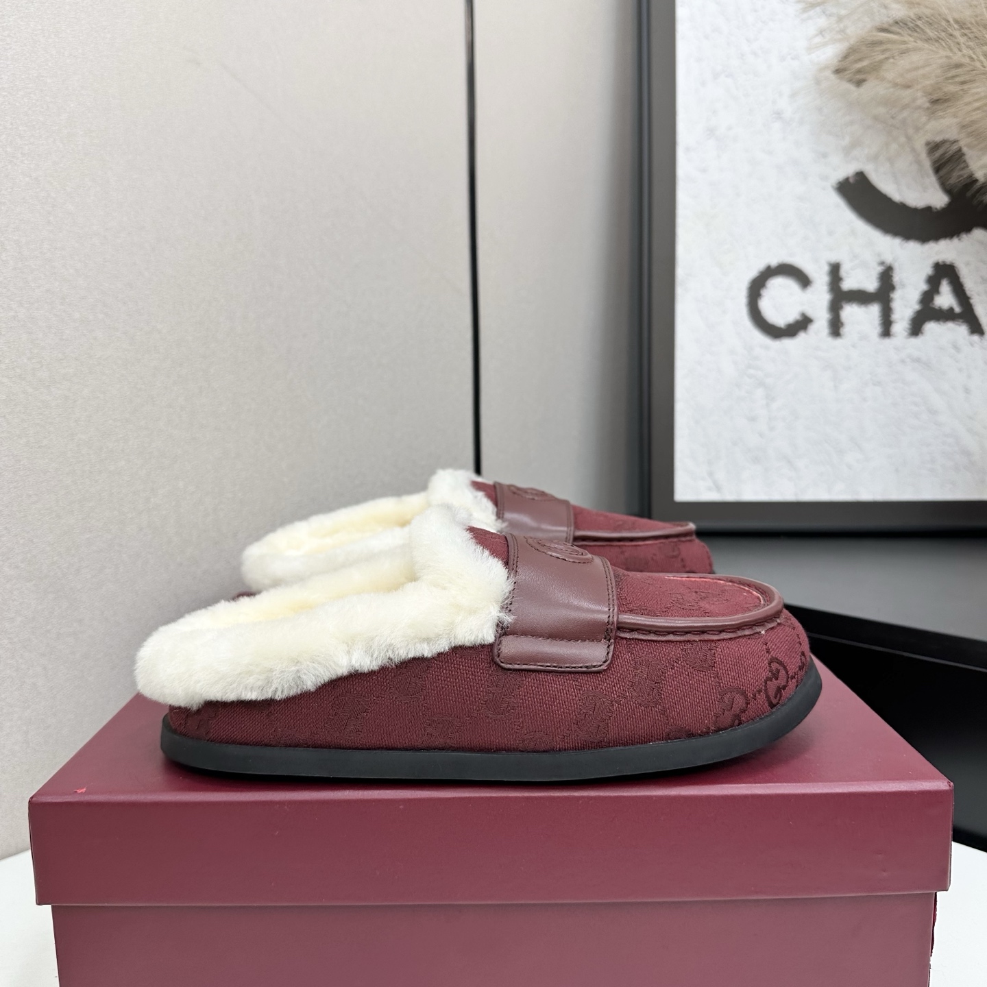 NO:561967,/sss official website and Xiaohongshu synchronize the latest color matching and cool popular models are hotly launched, with upgraded workmanship and high quality!   The latest fashionable fur slippers, super versatile and warm soles for the feet, the heroines' favorite [Fireworks][Fireworks] rubber outsole 5 sizes 35-41, [Note 40+41 custom-made], half-shoes19860909/sss官网、小红书同步最新配色酷奇爆款火热上线,做工升级版,高品质！  时尚潮流最新款毛毛拖,上脚超百搭暖底,女主们的最爱[烟花][烟花] 橡胶大底 5码数35-41码,【注40+41订做】,半拖毛毛鞋,Women's Shoes