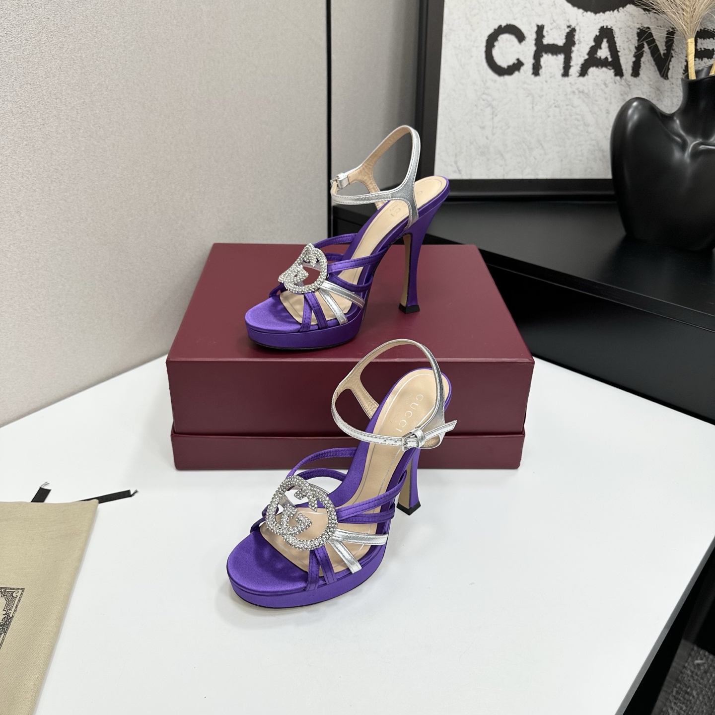 Женские туфли на высоком каблуке с украшением Gucci