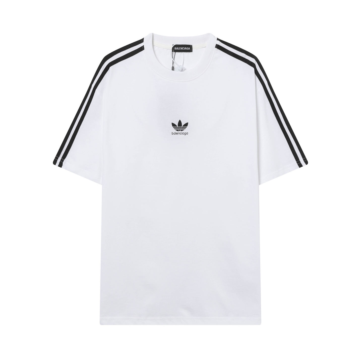 P68 Balenciaga x Adidas* colección conjunta camiseta de manga corta con estampado. En el frente, el trébol de Adidas y …