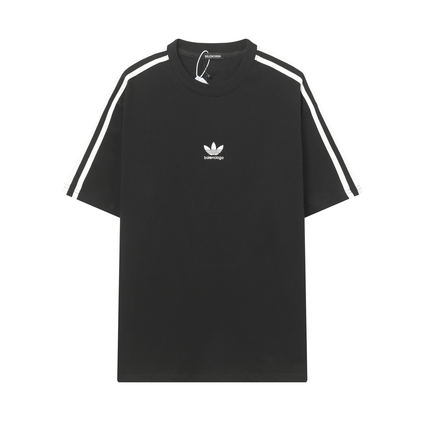 P68 Nuevo ❇️❇️❇️ París x Adidas* Colección cápsula Camiseta de manga corta con estampado. En el frente, el trébol de ad…