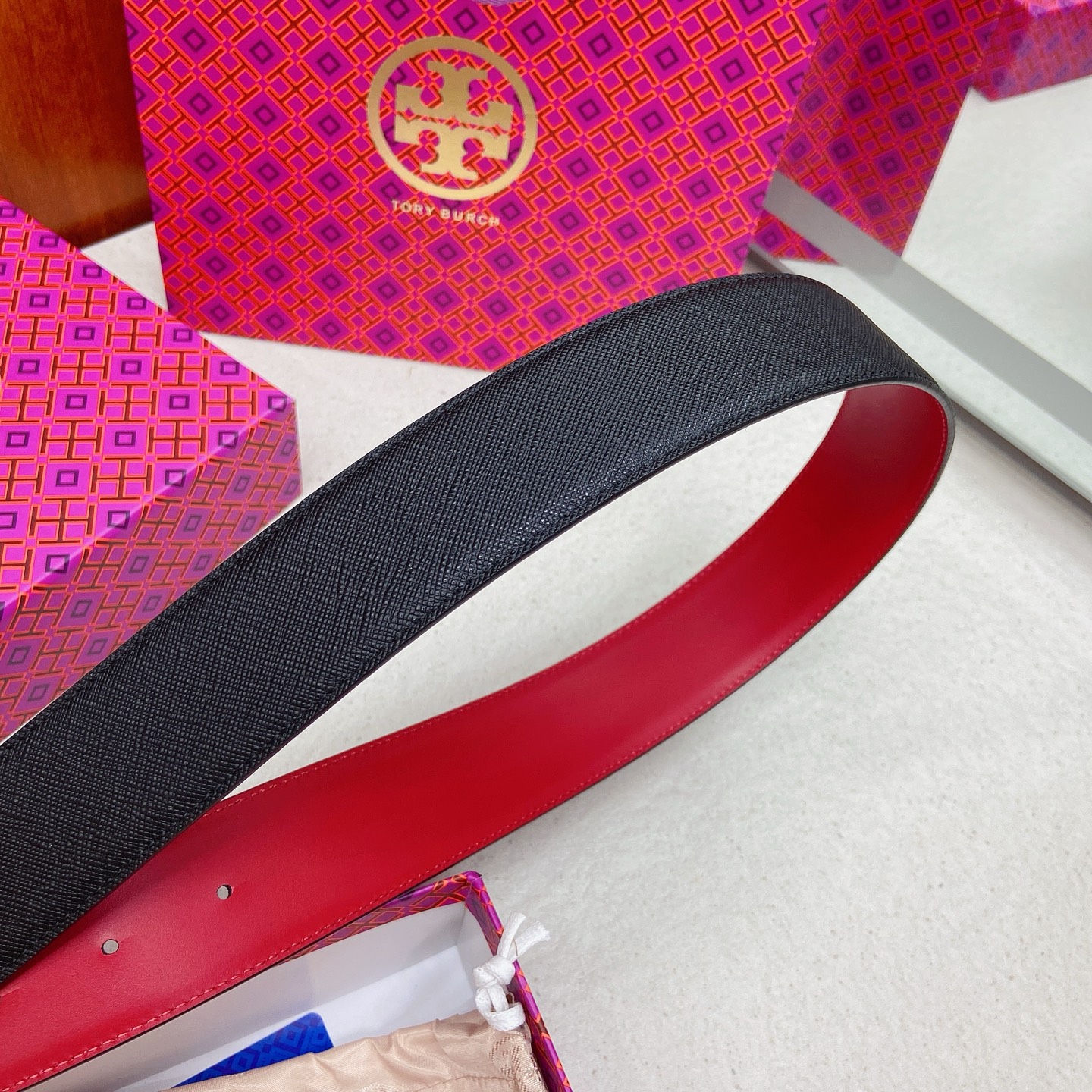 Tory Burch 托里.伯奇双面腰带 可调节的标志性圆形双 T Logo 黄铜搭扣-Chinese wholesaler seller Clothes Bags handbags wholesale Shoes High Quatity wholesaler seller Cheap Sneakers from China Factory Chinese suppliers china wholesale clothing wholesaler seller Tory Burch 托里.伯奇双面腰带 可调节的标志性圆形双 T Logo 黄铜搭扣