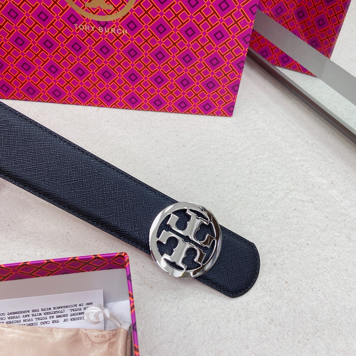 Tory Burch 托里.伯奇双面腰带 可调节的标志性圆形双 T Logo 黄铜搭扣-Chinese wholesaler seller Clothes Bags handbags wholesale Shoes High Quatity wholesaler seller Cheap Sneakers from China Factory Chinese suppliers china wholesale clothing wholesaler seller Tory Burch 托里.伯奇双面腰带 可调节的标志性圆形双 T Logo 黄铜搭扣