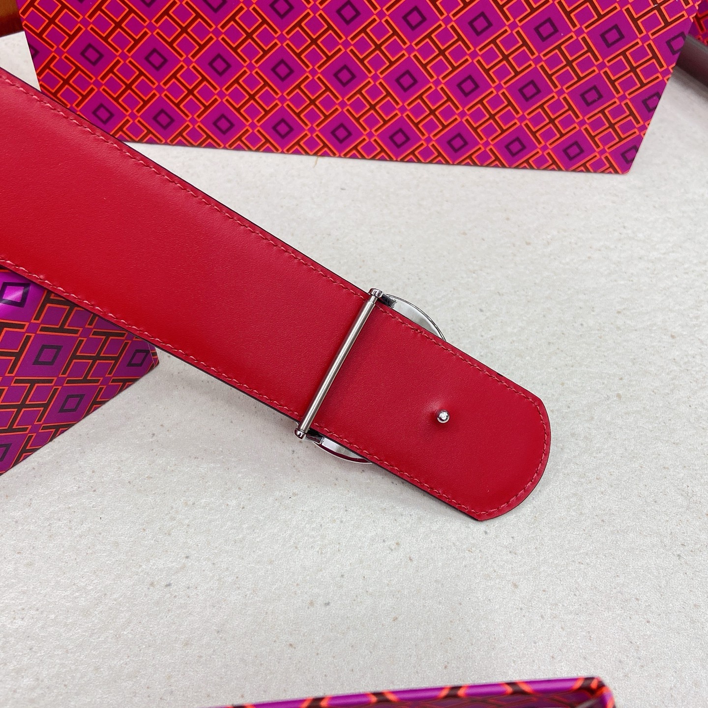 Tory Burch 托里.伯奇双面腰带 可调节的标志性圆形双 T Logo 黄铜搭扣-Chinese wholesaler seller Clothes Bags handbags wholesale Shoes High Quatity wholesaler seller Cheap Sneakers from China Factory Chinese suppliers china wholesale clothing wholesaler seller Tory Burch 托里.伯奇双面腰带 可调节的标志性圆形双 T Logo 黄铜搭扣
