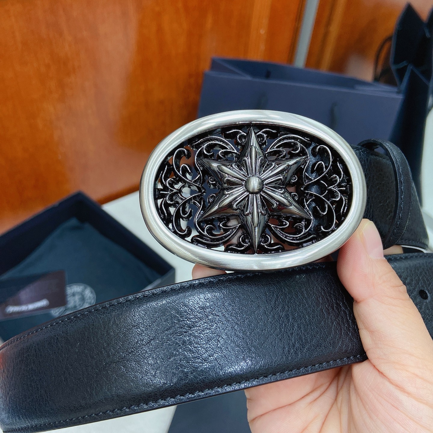 𝐂𝐡𝐫𝐨𝐦𝐞𝐇𝐞𝐚𝐫𝐭𝐬 克罗心腰带。六芒星🔯黄铜镀925银五金搭配原版油蜡头层牛皮，宽度3.8厘米， 