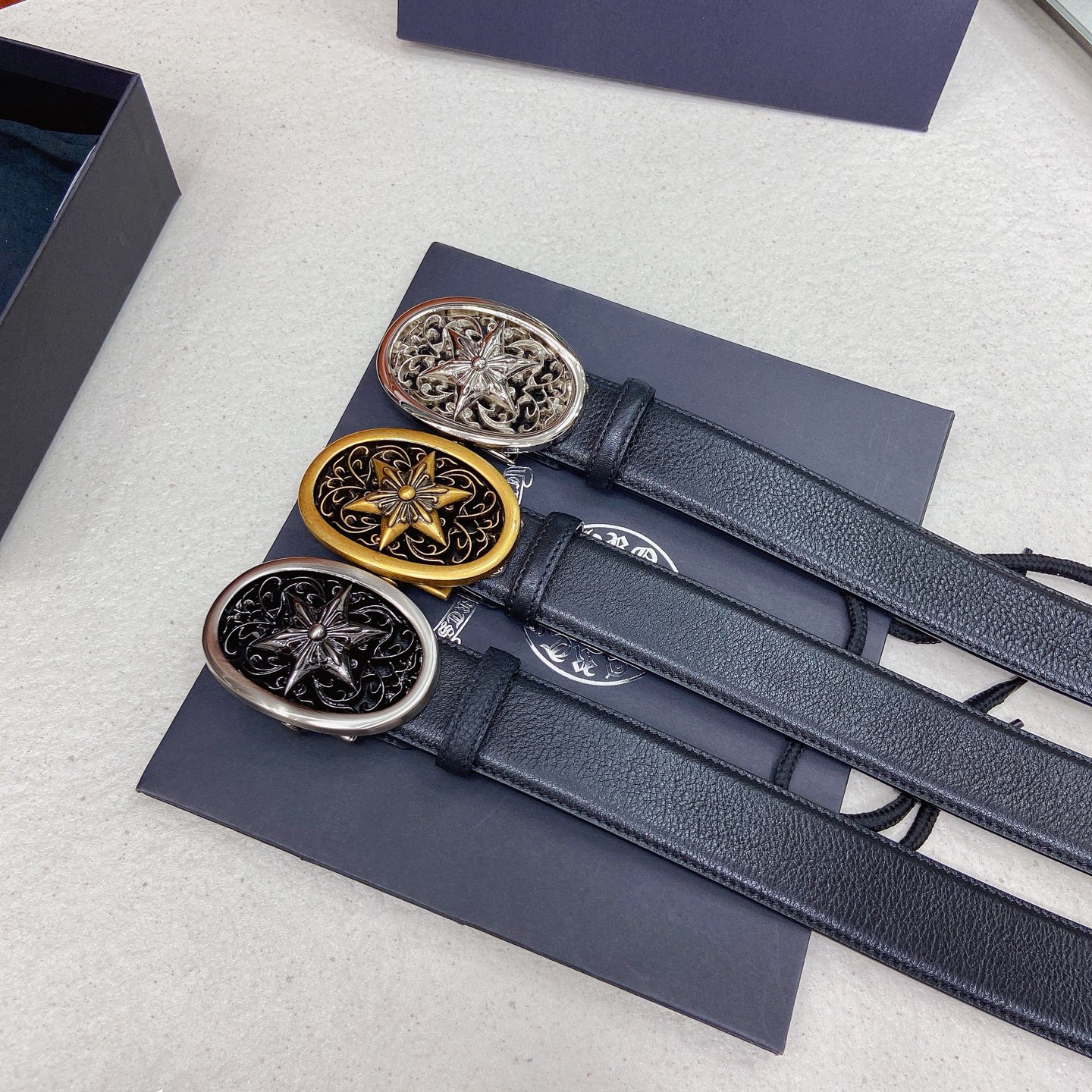 𝐂𝐡𝐫𝐨𝐦𝐞𝐇𝐞𝐚𝐫𝐭𝐬 克罗心腰带。六芒星🔯黄铜镀925银五金搭配原版油蜡头层牛皮，宽度3.8厘米， 