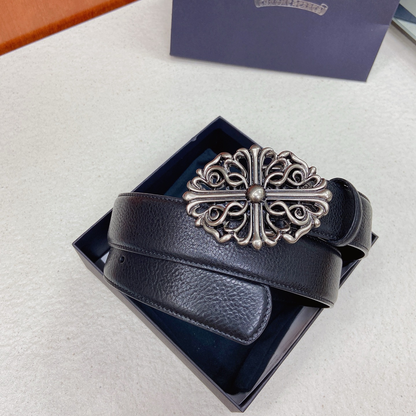 𝐂𝐡𝐫𝐨𝐦𝐞𝐇𝐞𝐚𝐫𝐭𝐬 克罗心腰带。藤蔓十字黄铜镀925银五金搭配原版油蜡头层牛皮，宽度3.8厘米， 