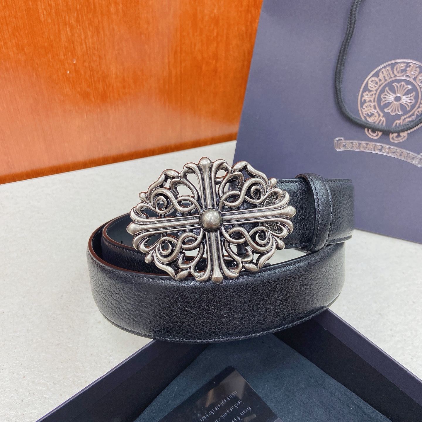 𝐂𝐡𝐫𝐨𝐦𝐞𝐇𝐞𝐚𝐫𝐭𝐬 克罗心腰带。藤蔓十字黄铜镀925银五金搭配原版油蜡头层牛皮，宽度3.8厘米， 