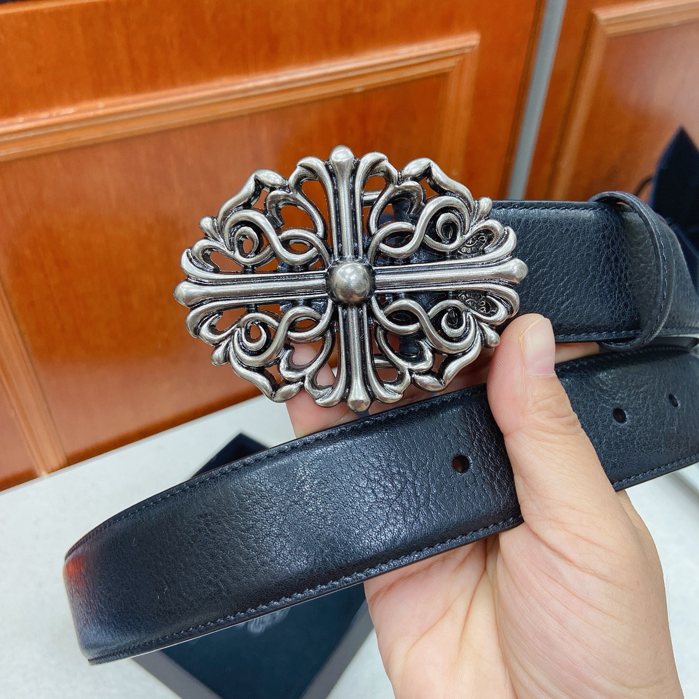 𝐂𝐡𝐫𝐨𝐦𝐞𝐇𝐞𝐚𝐫𝐭𝐬 克罗心腰带。藤蔓十字黄铜镀925银五金搭配原版油蜡头层牛皮，宽度3.8厘米， 