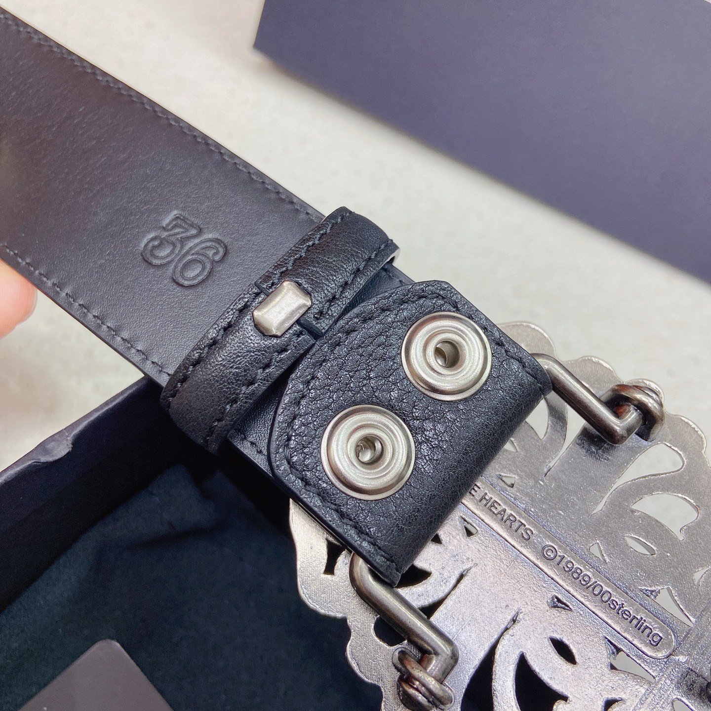 𝐂𝐡𝐫𝐨𝐦𝐞𝐇𝐞𝐚𝐫𝐭𝐬 克罗心腰带。藤蔓十字黄铜镀925银五金搭配原版油蜡头层牛皮，宽度3.8厘米， 