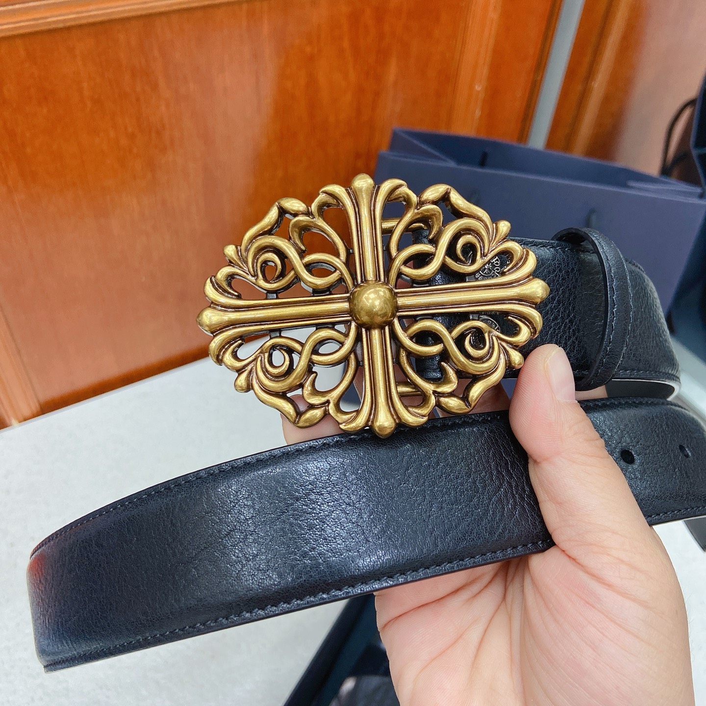 𝐂𝐡𝐫𝐨𝐦𝐞𝐇𝐞𝐚𝐫𝐭𝐬 克罗心腰带。藤蔓十字黄铜镀925银五金搭配原版油蜡头层牛皮，宽度3.8厘米， 