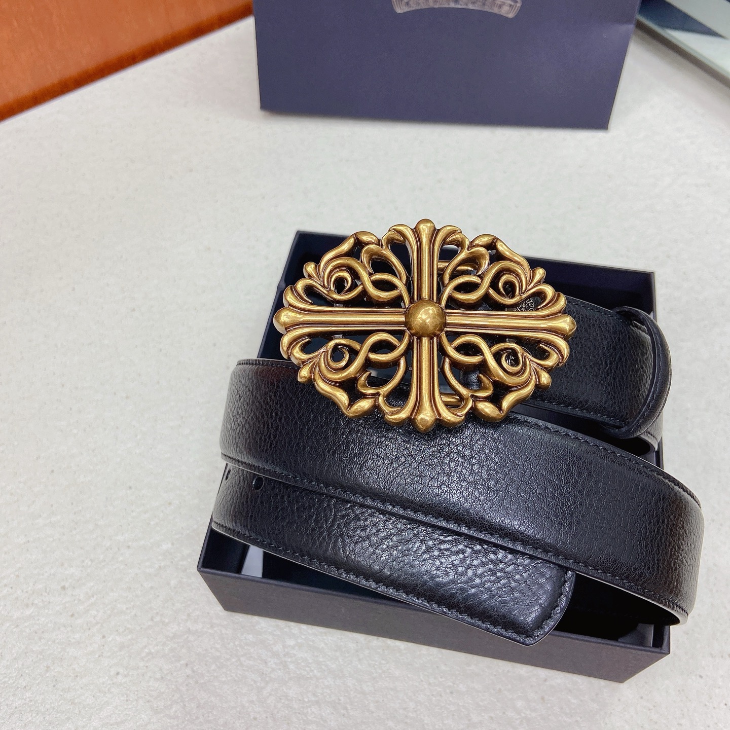 𝐂𝐡𝐫𝐨𝐦𝐞𝐇𝐞𝐚𝐫𝐭𝐬 克罗心腰带。藤蔓十字黄铜镀925银五金搭配原版油蜡头层牛皮，宽度3.8厘米， 