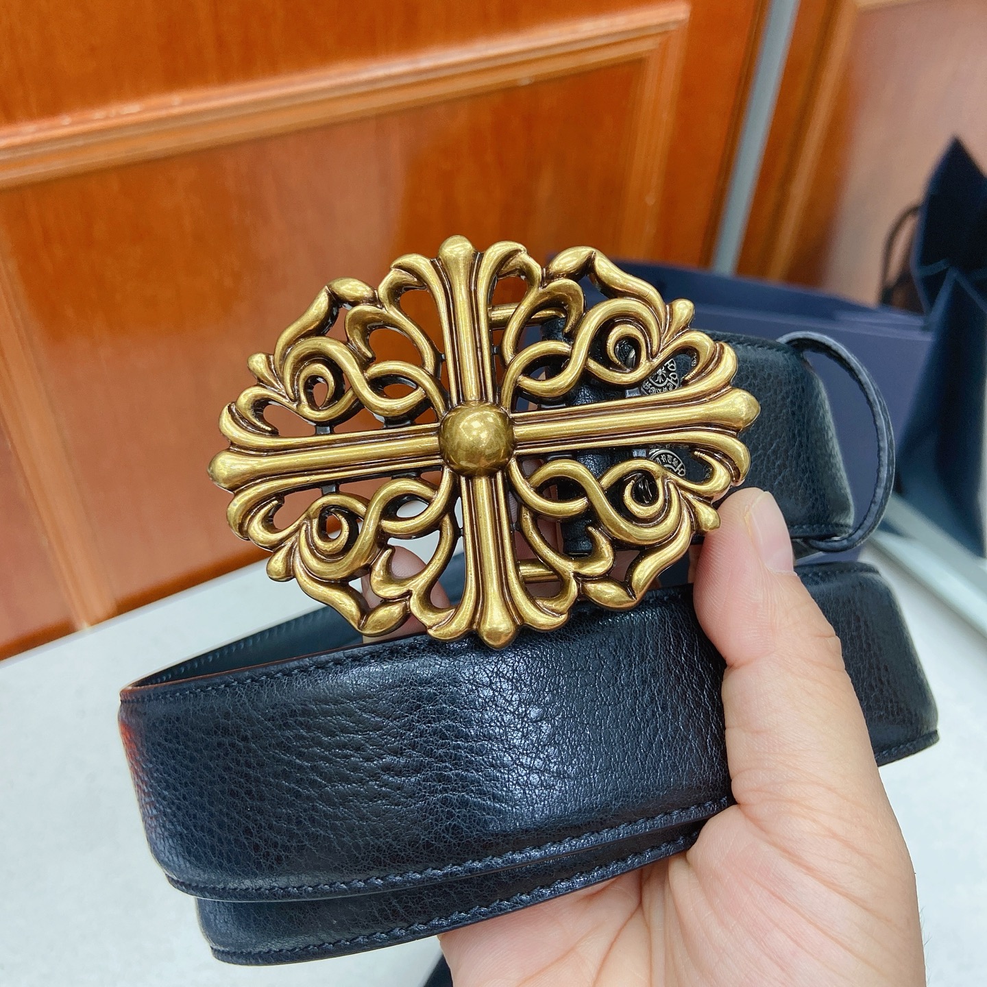 𝐂𝐡𝐫𝐨𝐦𝐞𝐇𝐞𝐚𝐫𝐭𝐬 克罗心腰带。藤蔓十字黄铜镀925银五金搭配原版油蜡头层牛皮，宽度3.8厘米， 