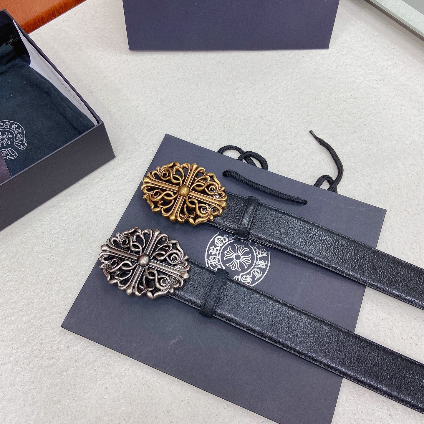 𝐂𝐡𝐫𝐨𝐦𝐞𝐇𝐞𝐚𝐫𝐭𝐬 克罗心腰带。藤蔓十字黄铜镀925银五金搭配原版油蜡头层牛皮，宽度3.8厘米， 