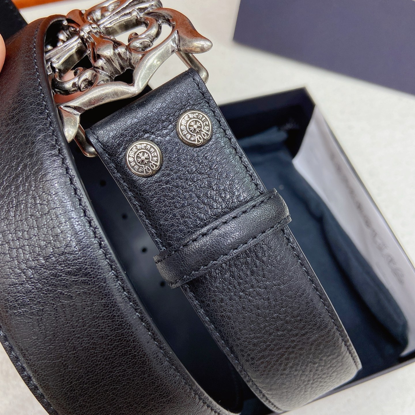 𝐂𝐡𝐫𝐨𝐦𝐞𝐇𝐞𝐚𝐫𝐭𝐬 克罗心腰带。十字花黄铜镀925银五金搭配原版油蜡头层牛皮，宽度3.8厘米， 整