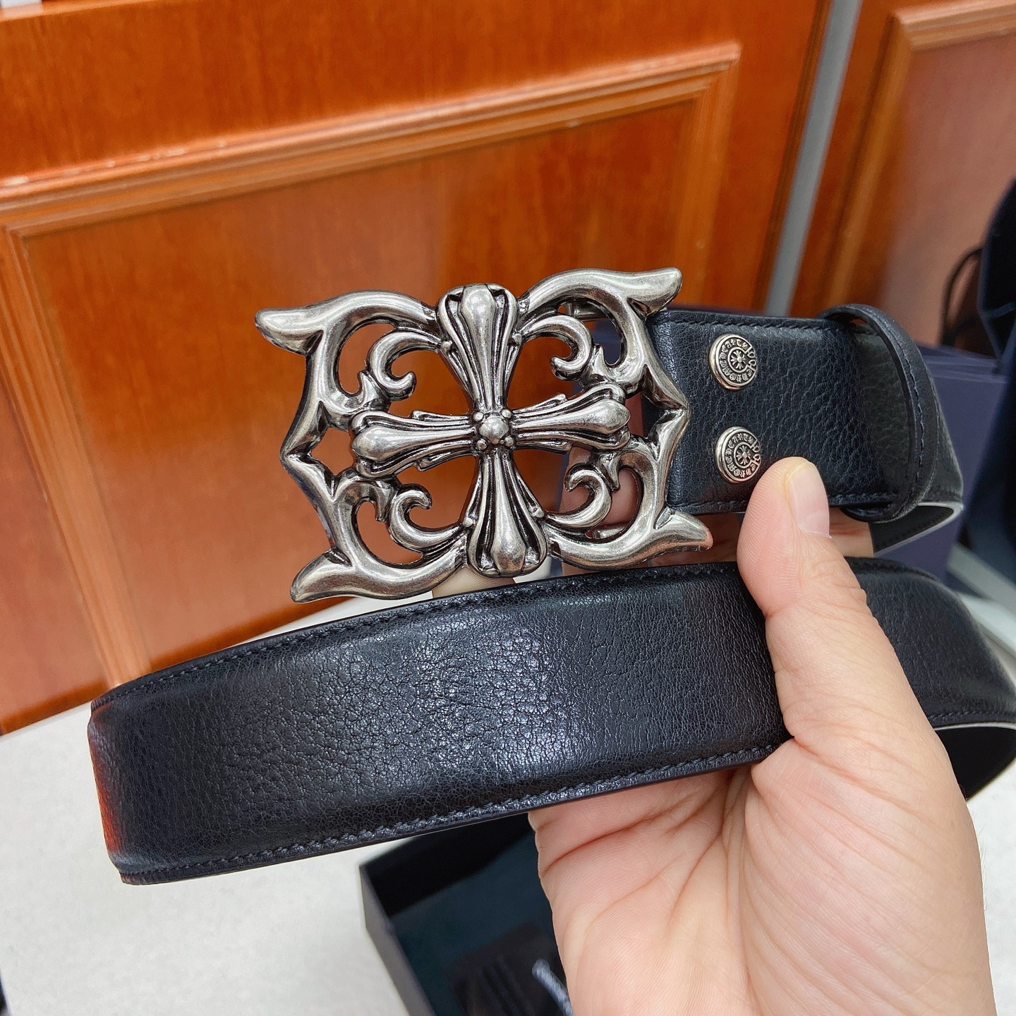 𝐂𝐡𝐫𝐨𝐦𝐞𝐇𝐞𝐚𝐫𝐭𝐬 克罗心腰带。十字花黄铜镀925银五金搭配原版油蜡头层牛皮，宽度3.8厘米， 整