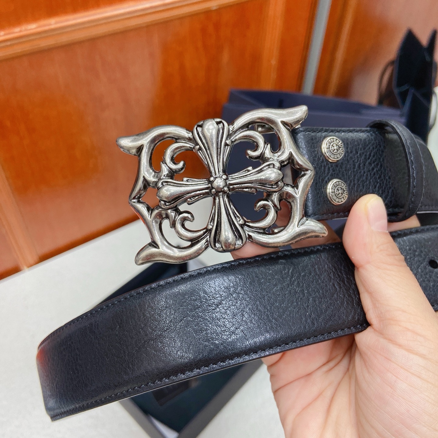 𝐂𝐡𝐫𝐨𝐦𝐞𝐇𝐞𝐚𝐫𝐭𝐬 克罗心腰带。十字花黄铜镀925银五金搭配原版油蜡头层牛皮，宽度3.8厘米， 整