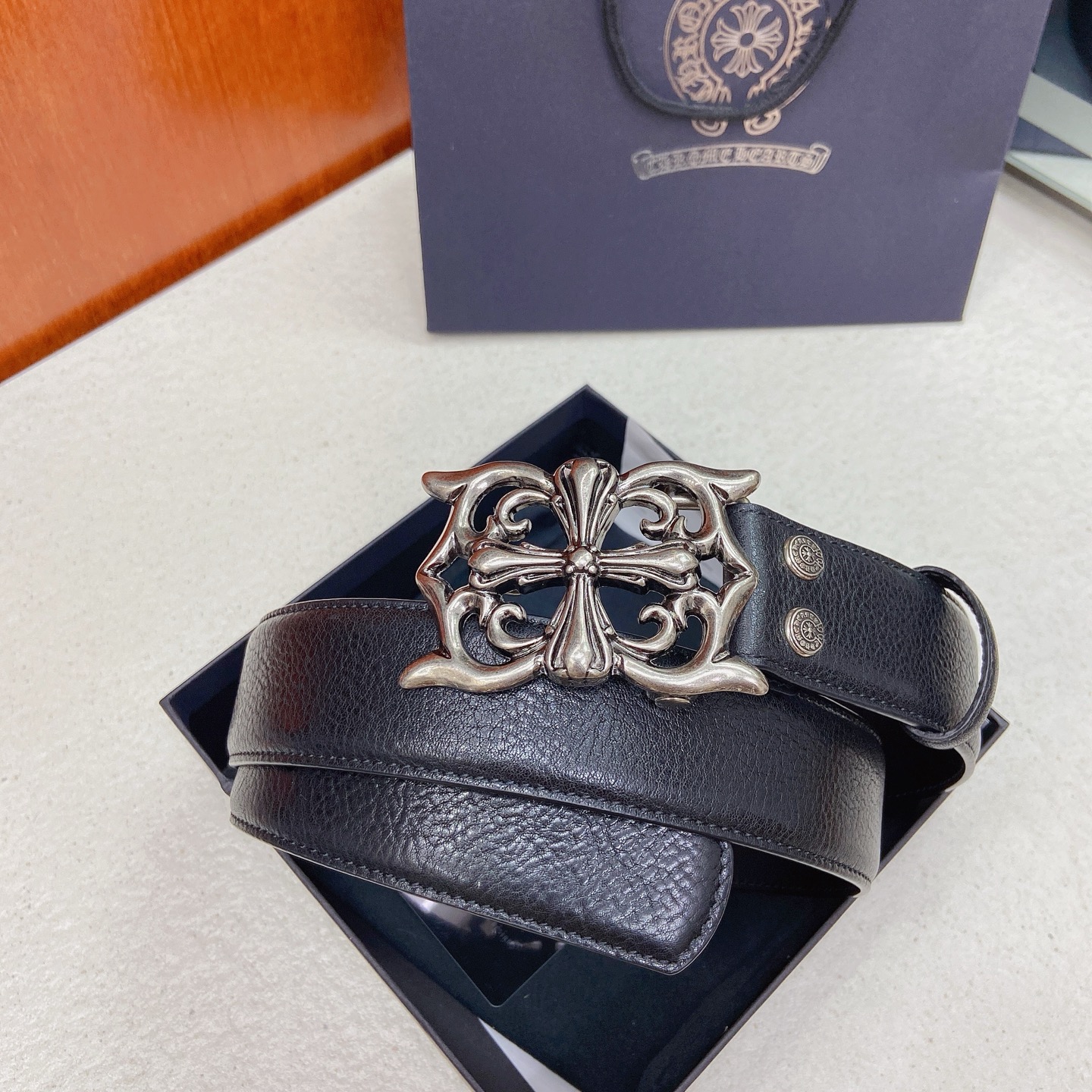 𝐂𝐡𝐫𝐨𝐦𝐞𝐇𝐞𝐚𝐫𝐭𝐬 克罗心腰带。十字花黄铜镀925银五金搭配原版油蜡头层牛皮，宽度3.8厘米， 整