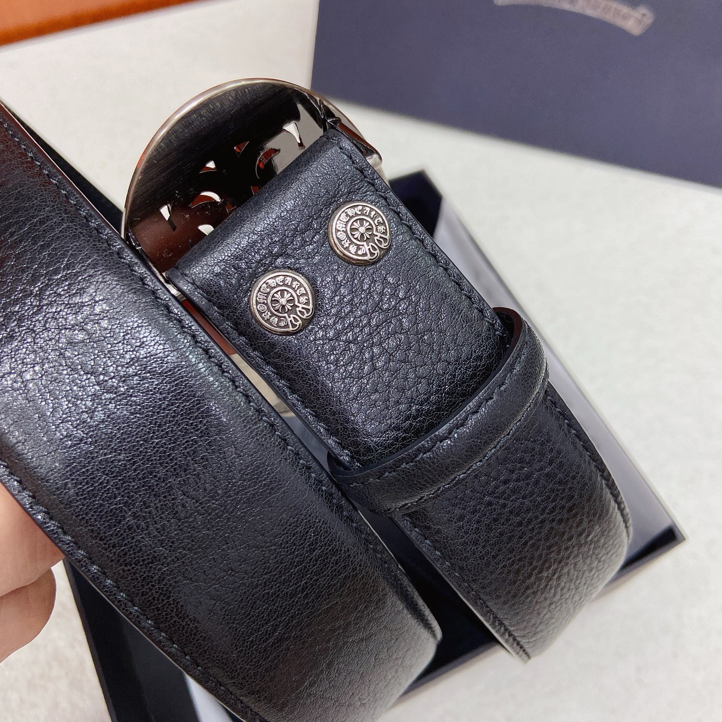 𝐂𝐡𝐫𝐨𝐦𝐞𝐇𝐞𝐚𝐫𝐭𝐬 克罗心腰带。鸢尾花黄铜镀925银五金搭配原版油蜡头层牛皮，宽度3.8厘米， 整