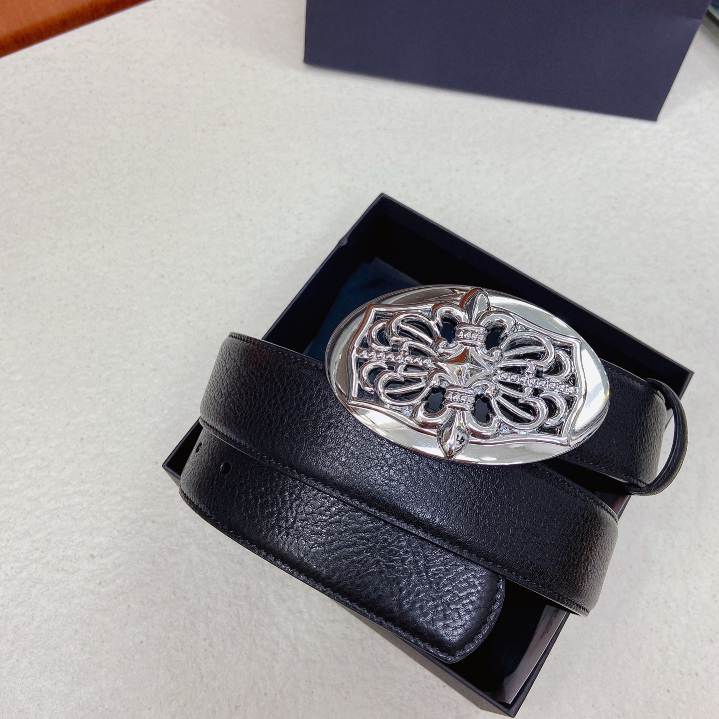 𝐂𝐡𝐫𝐨𝐦𝐞𝐇𝐞𝐚𝐫𝐭𝐬 克罗心腰带。鸢尾花黄铜镀925银五金搭配原版油蜡头层牛皮，宽度3.8厘米， 整