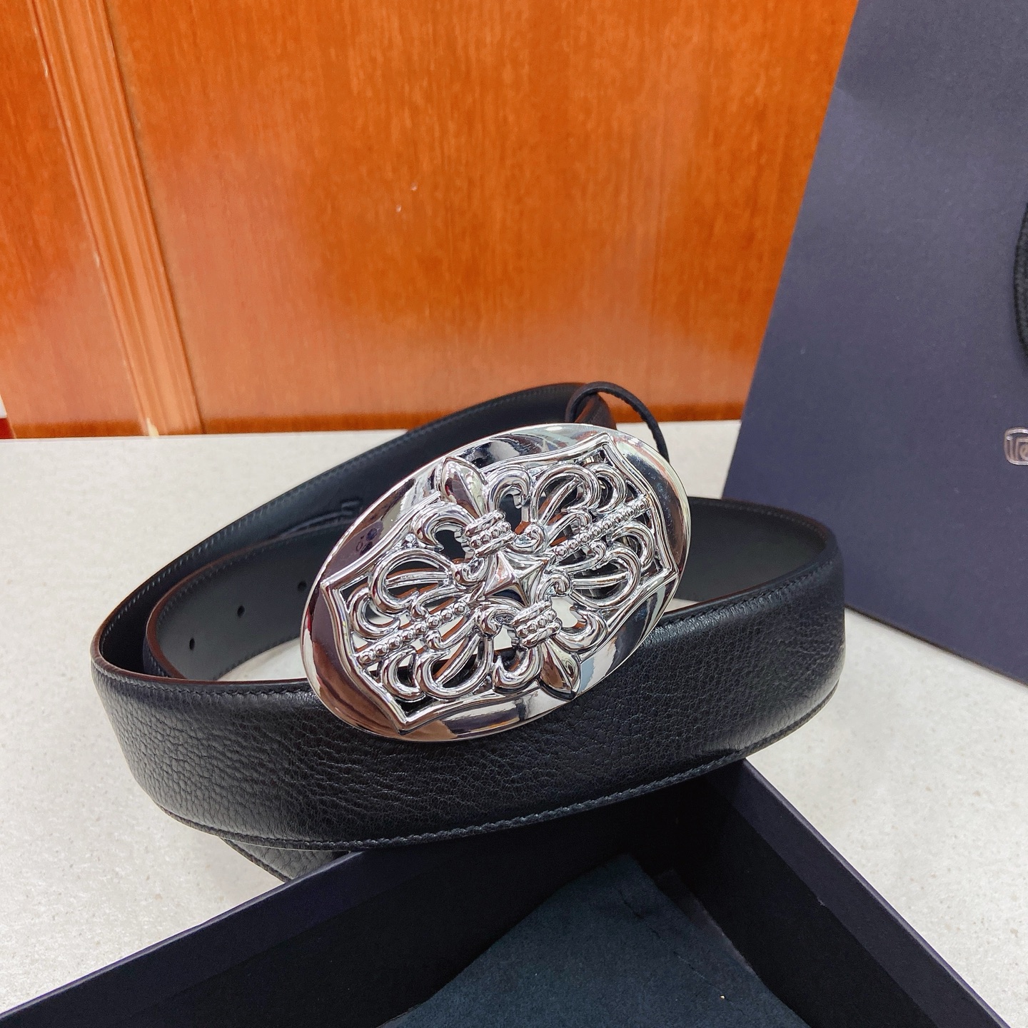 𝐂𝐡𝐫𝐨𝐦𝐞𝐇𝐞𝐚𝐫𝐭𝐬 克罗心腰带。鸢尾花黄铜镀925银五金搭配原版油蜡头层牛皮，宽度3.8厘米， 整