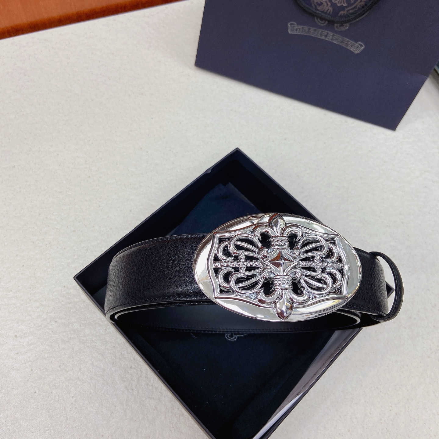 𝐂𝐡𝐫𝐨𝐦𝐞𝐇𝐞𝐚𝐫𝐭𝐬 克罗心腰带。鸢尾花黄铜镀925银五金搭配原版油蜡头层牛皮，宽度3.8厘米， 整