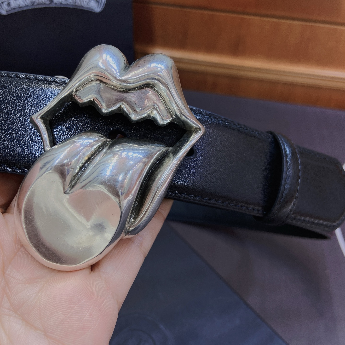 𝐂𝐡𝐫𝐨𝐦𝐞𝐇𝐞𝐚𝐫𝐭𝐬 克罗心满十字花腰带。滚石大舌头👅黄铜镀925银五金搭配原版油腊头层牛皮，宽度3.8厘米， 整体