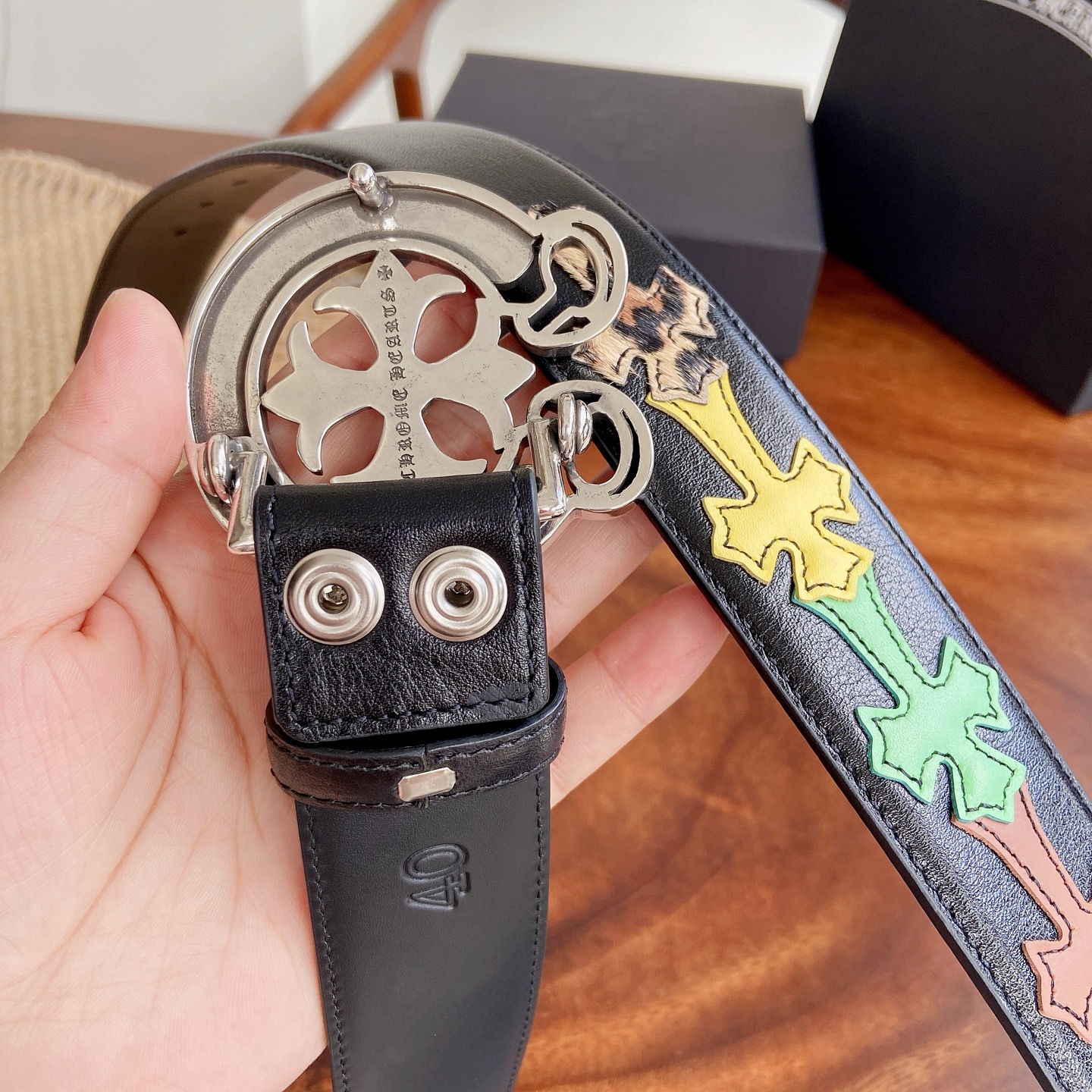 𝐂𝐡𝐫𝐨𝐦𝐞𝐇𝐞𝐚𝐫𝐭𝐬 克罗心满十字花腰带。马蹄十字花黄铜镀925银五金搭配原版油腊头层牛皮，宽度3.8厘米， 整体风