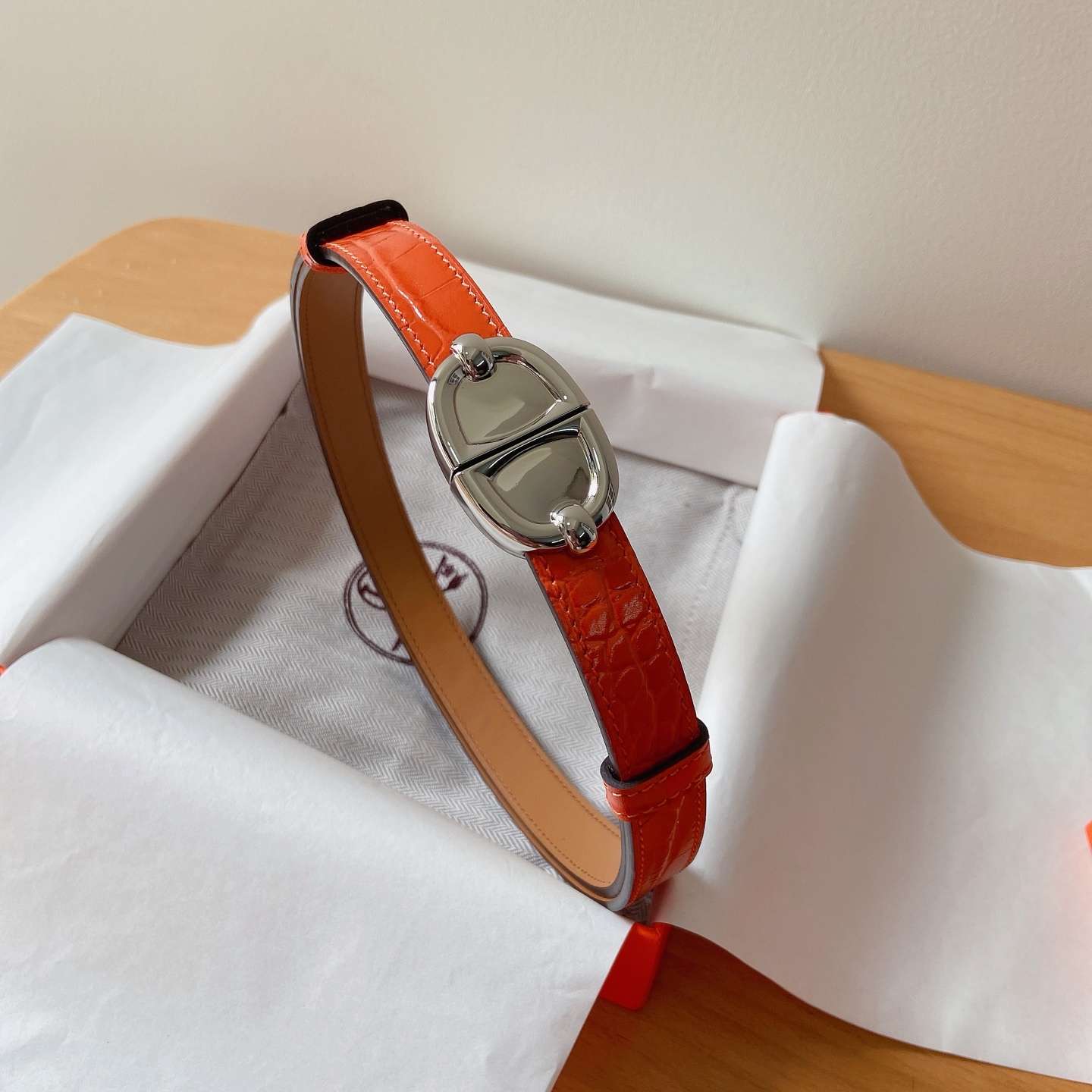HERMES 18mm腰帶 腰封 猪鼻子精品五金 搭配高光鳄鱼纹小牛皮，优雅时尚，均码可伸缩， 