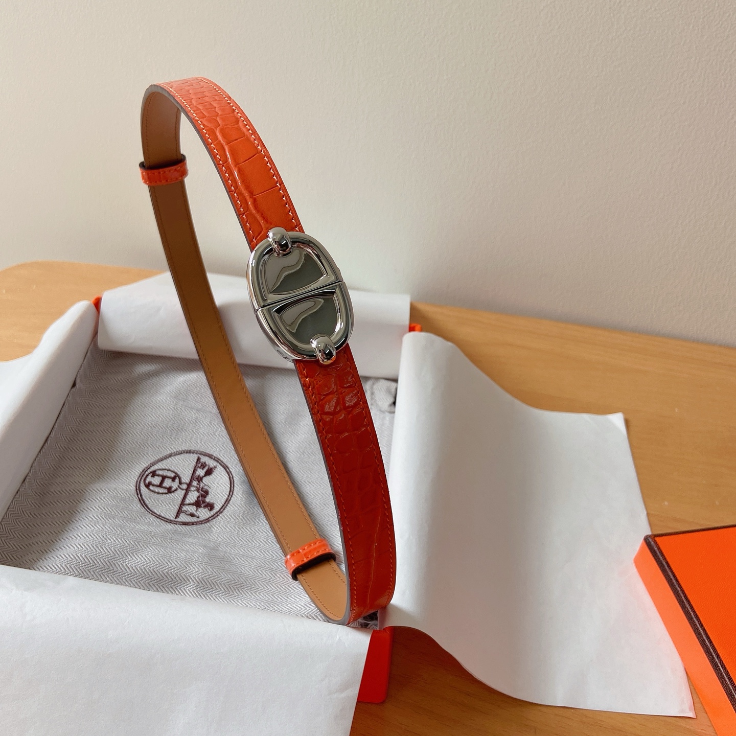 HERMES 18mm腰帶 腰封 猪鼻子精品五金 搭配高光鳄鱼纹小牛皮，优雅时尚，均码可伸缩， 